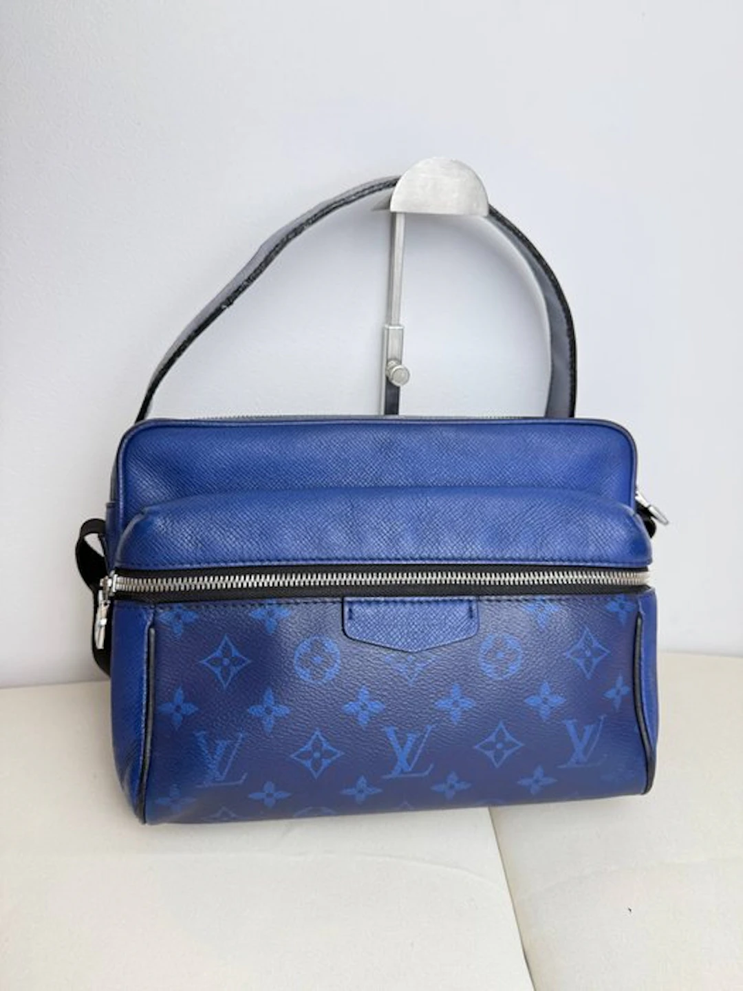 Louis Vuitton - Outdoor Messenger Taigarama - Shoulder bag