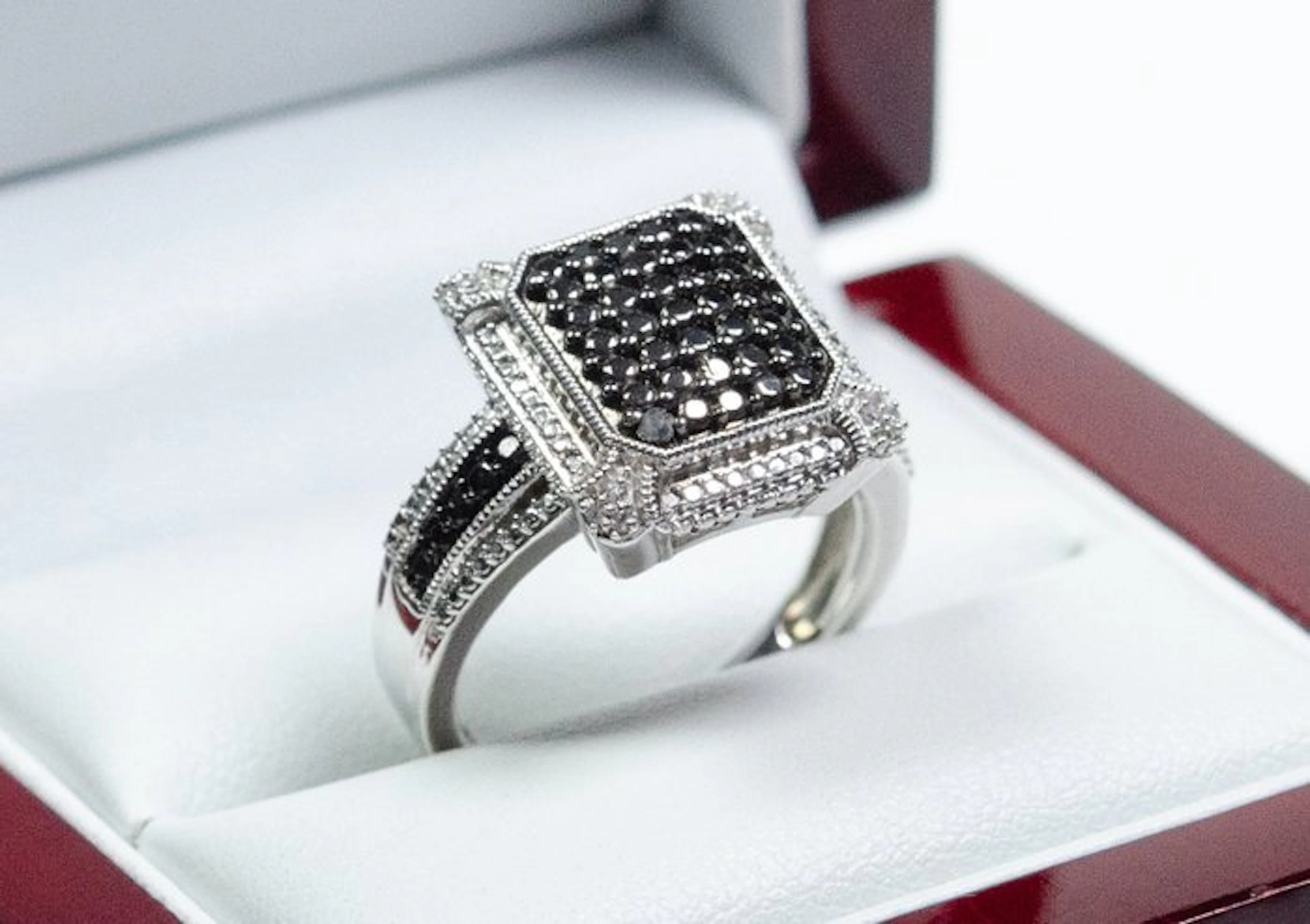 No reserve price - Ring - 925 silver - 0.15 ct black and white diamonds