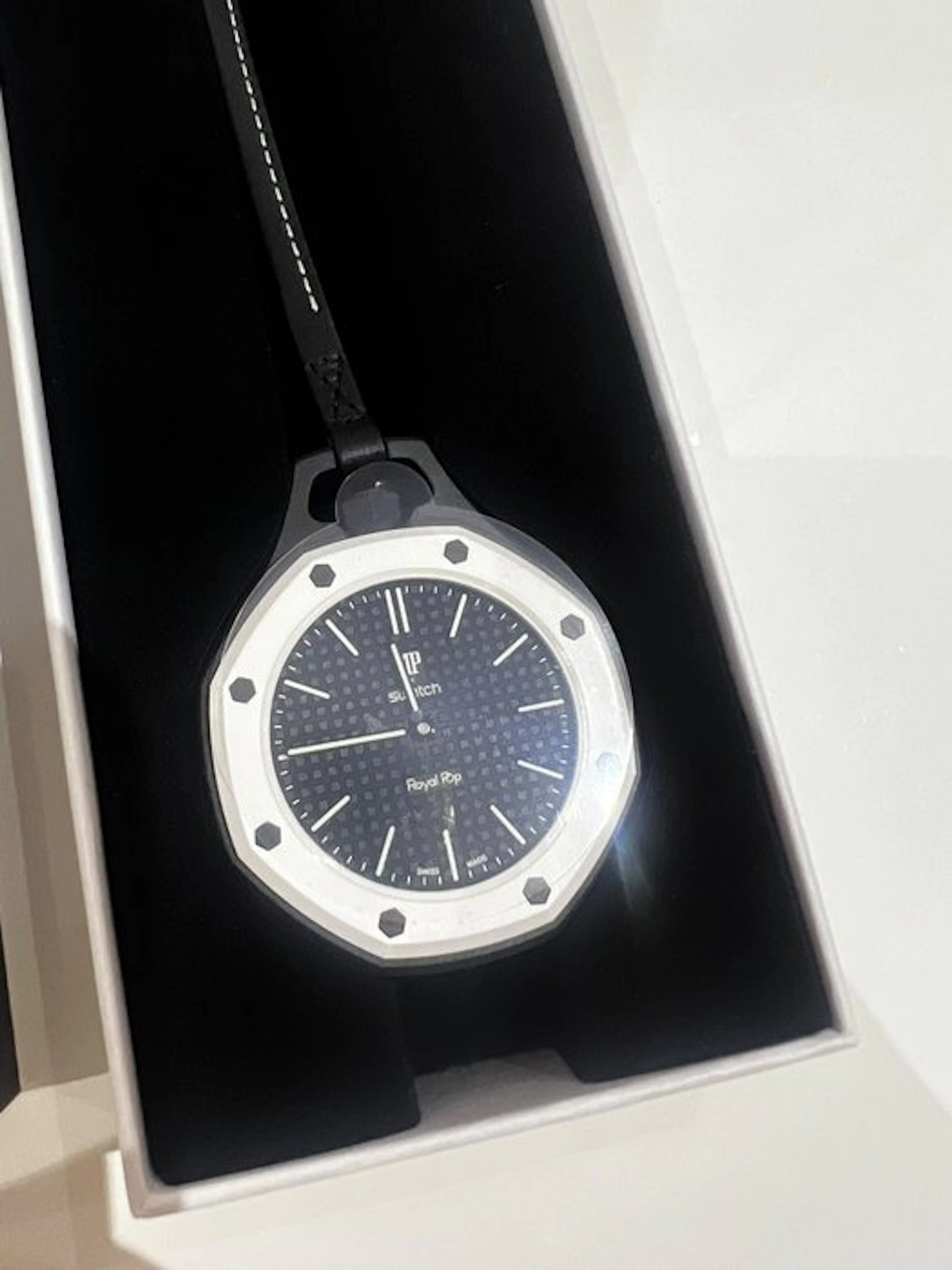 Swatch Royal Pop - Swatch × Audemars Piguet OCHO NEGRO...