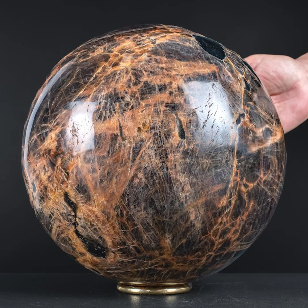 Exclusive moonstone sphere – A heavenly masterpiece full...