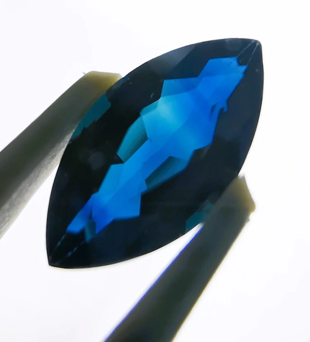 No reserve price - 1 pcs Blue Sapphire - 2.34 ct...