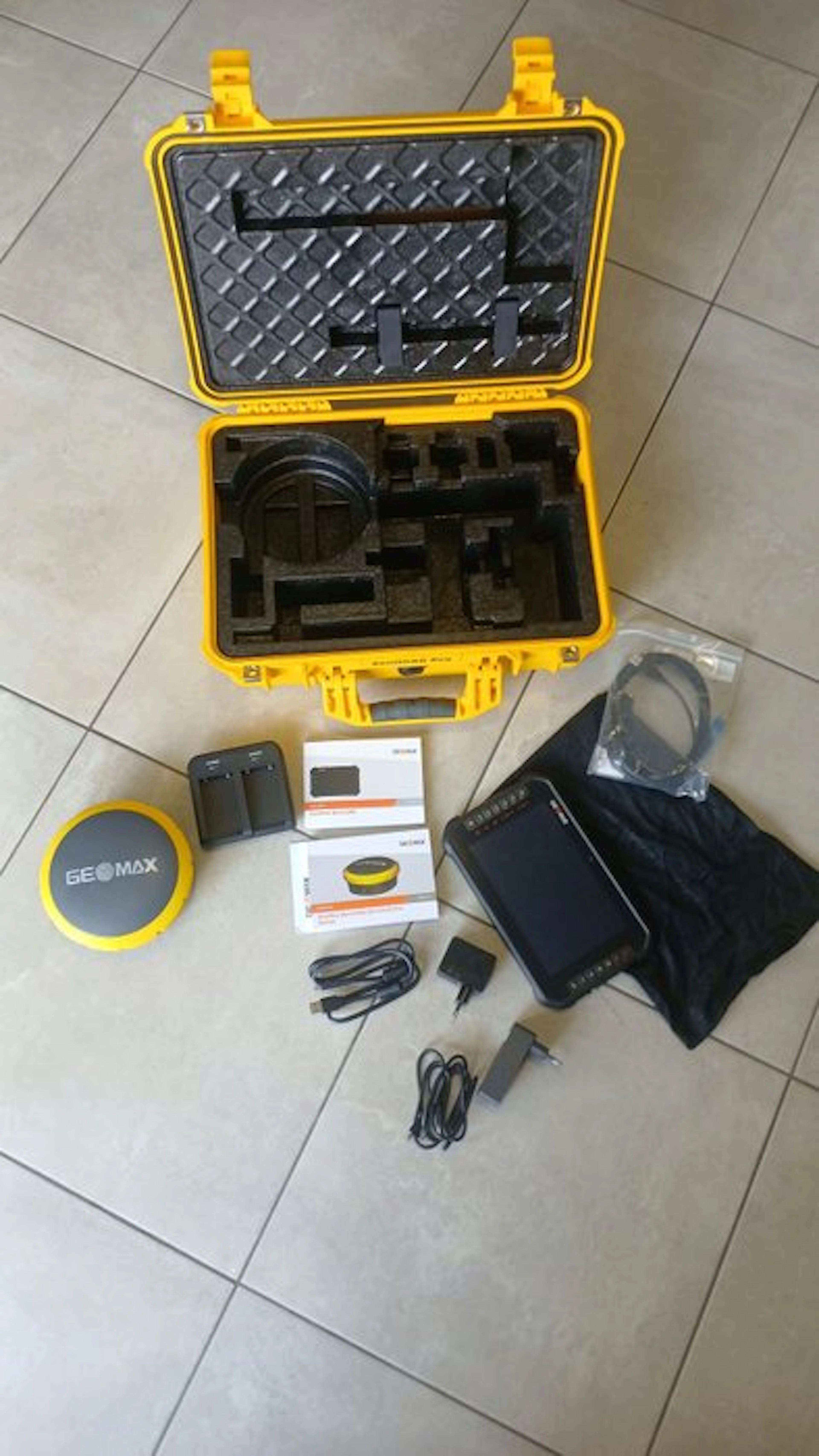 geomax land surveyor (7) - me - 2025 - GeoMax Zenith60 Pro