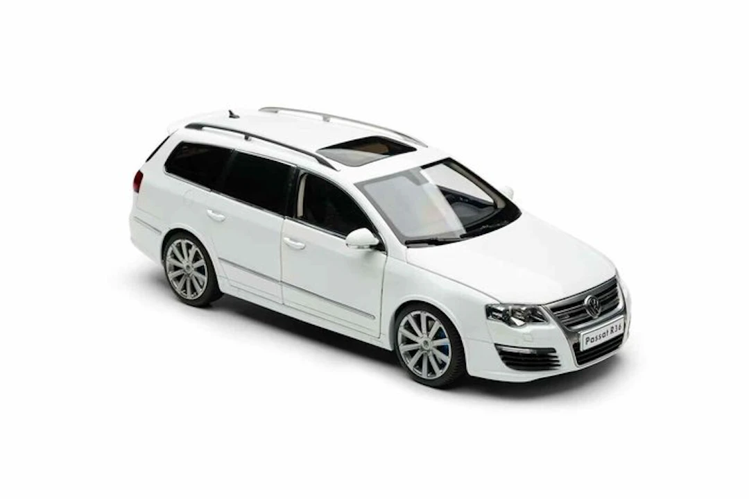 NZG 1:18 - Model car - Volkswagen Passat R36 Variant - 2009 - Wit - HQ model!