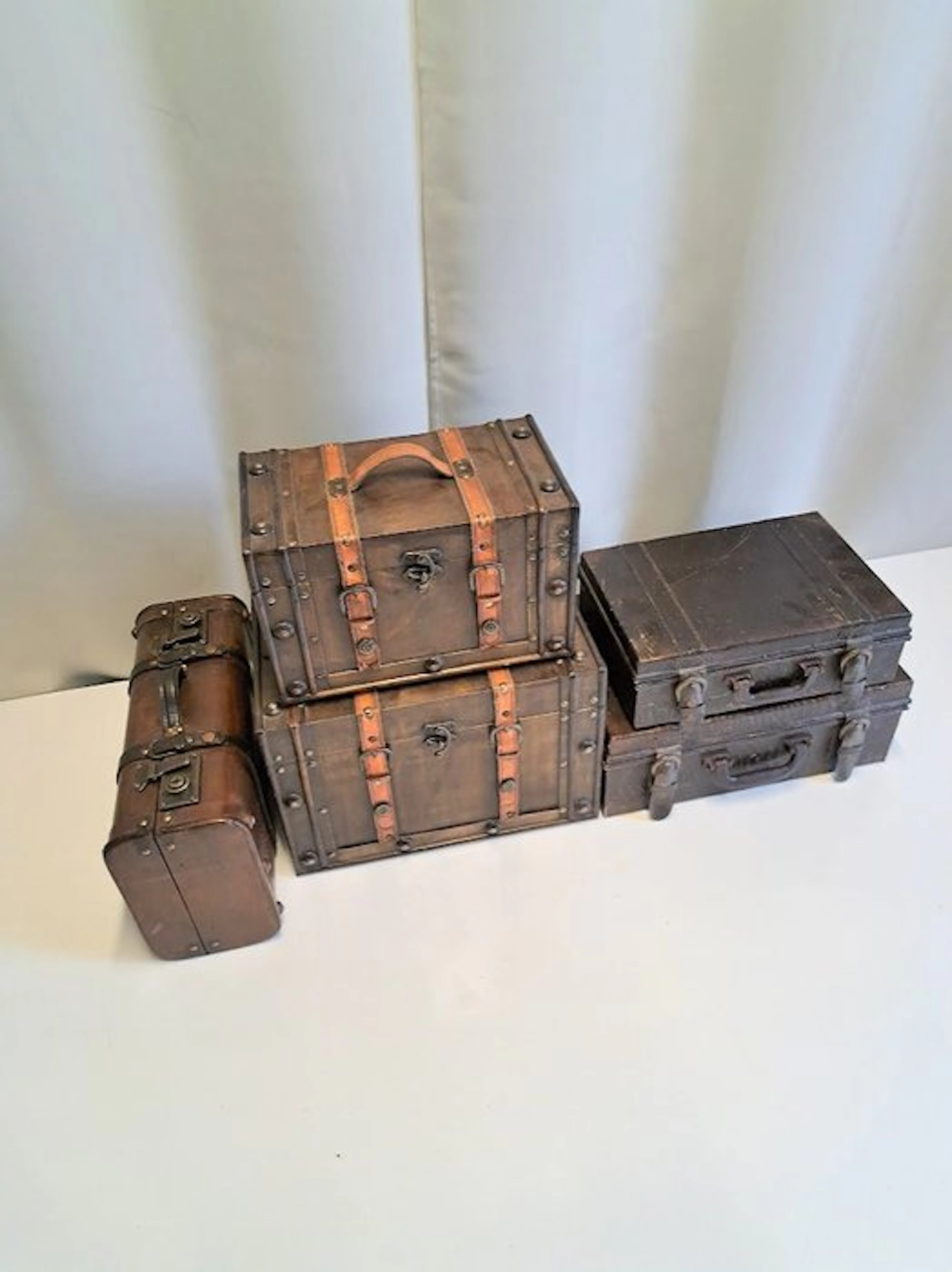 Casket (5) - Suitcases - wood, faux leather, metal