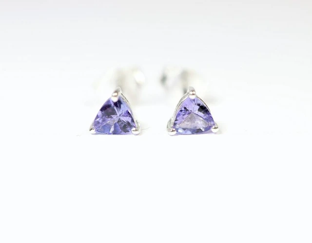 2 x Tanzanite stud earrings / new 925. Sterling silver - 0.6 g - (2)