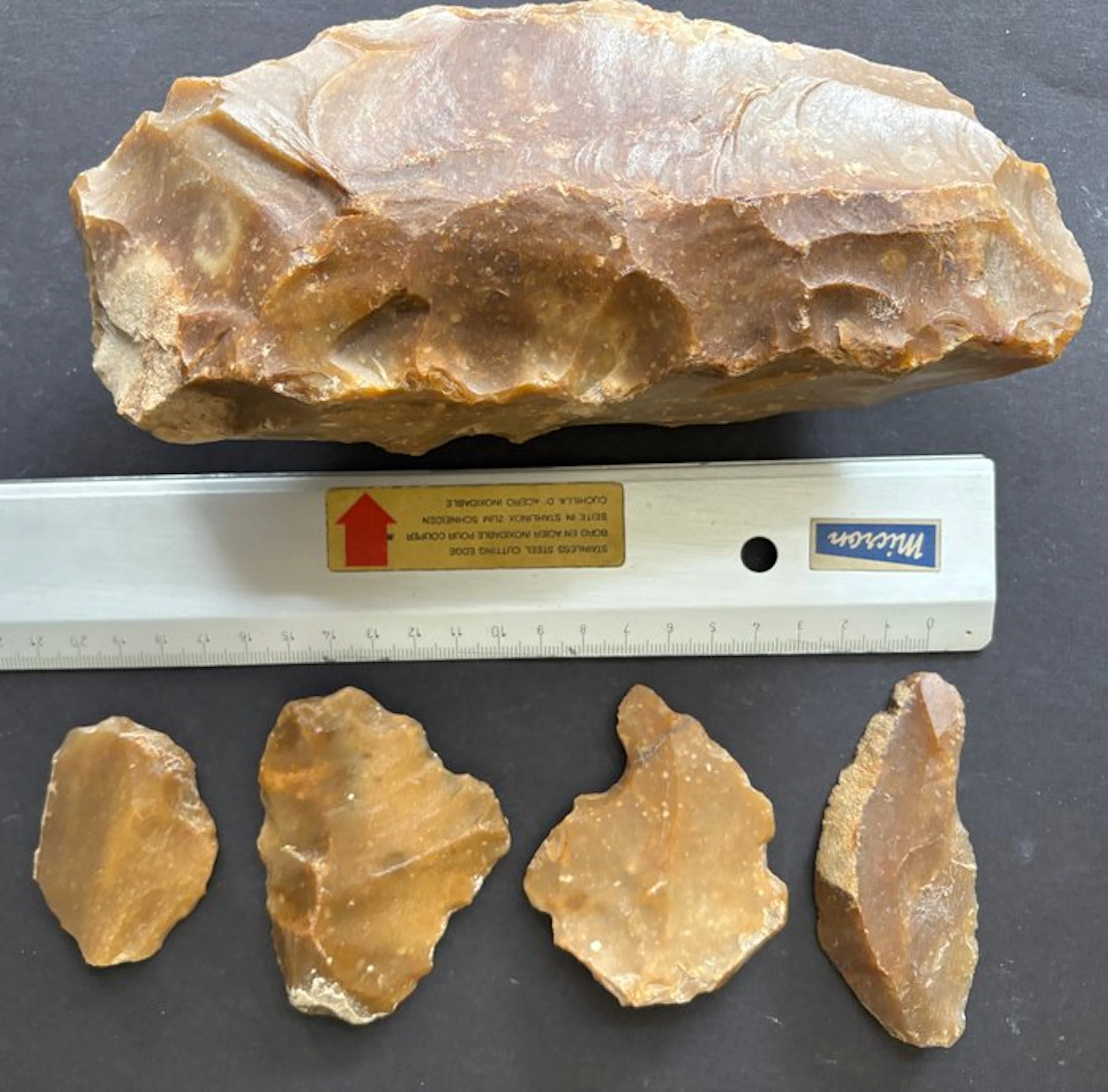 Middle Paleolithic: Neanderthal Flint Flint artifacts - 21 cm (No