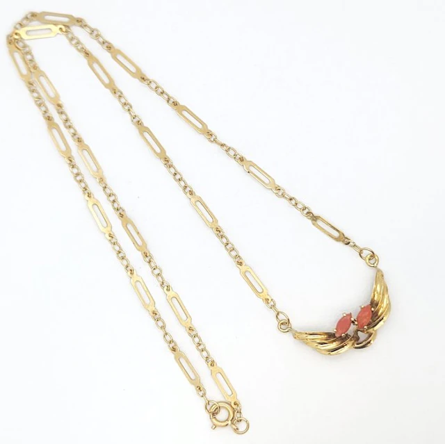 Necklace - 18 kt. Yellow gold - 0.16ct. tw. Coral