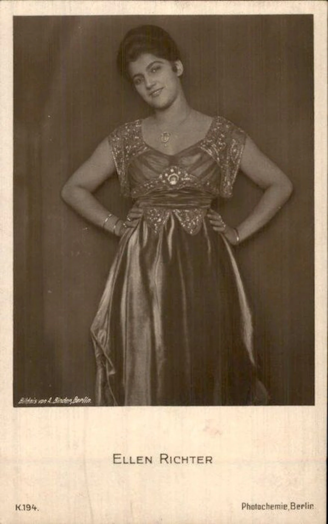 Famous people and TV series - Postcard (246) - 1900-1999
