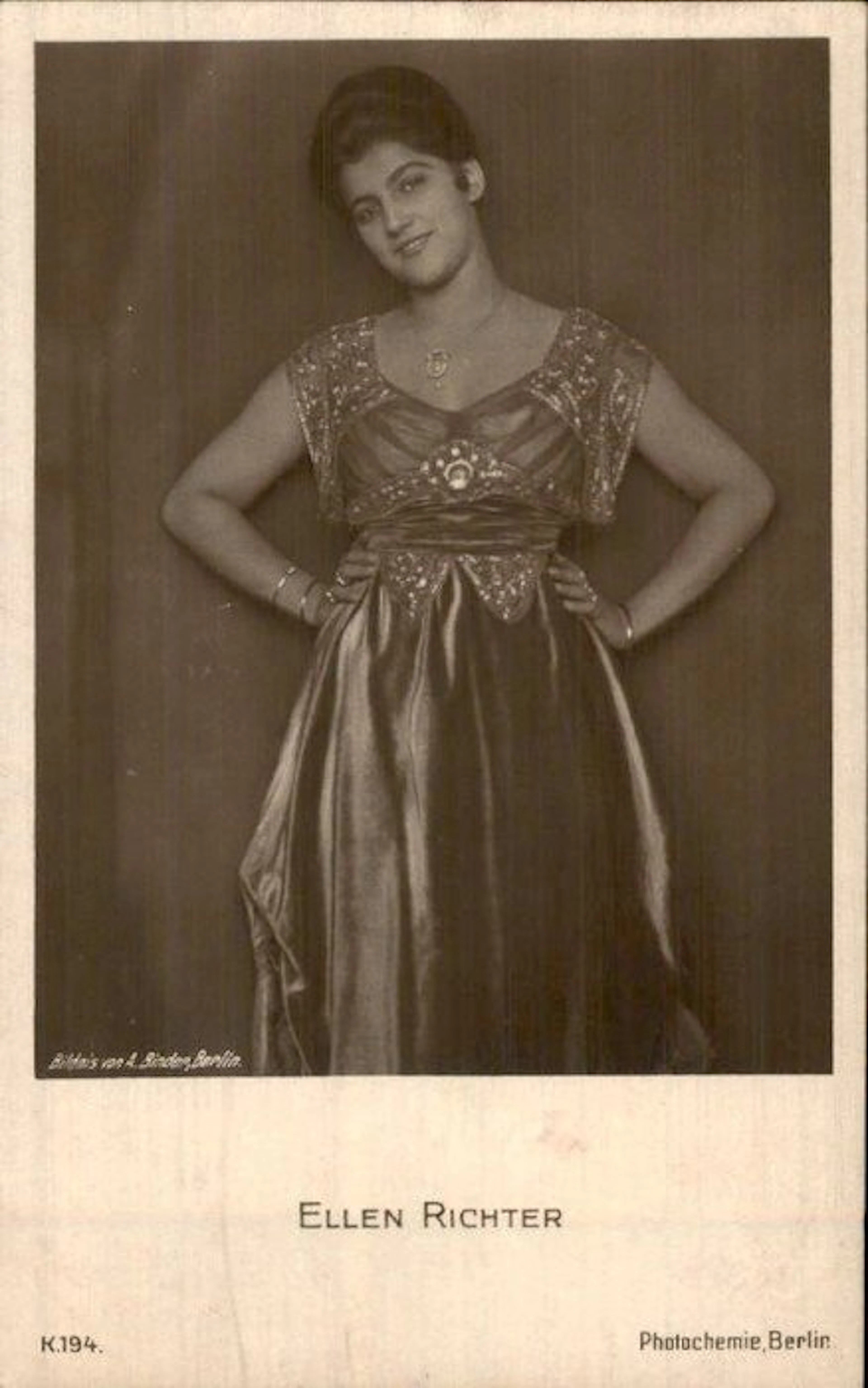 Famous people and TV series - Postcard (246) - 1900-1999