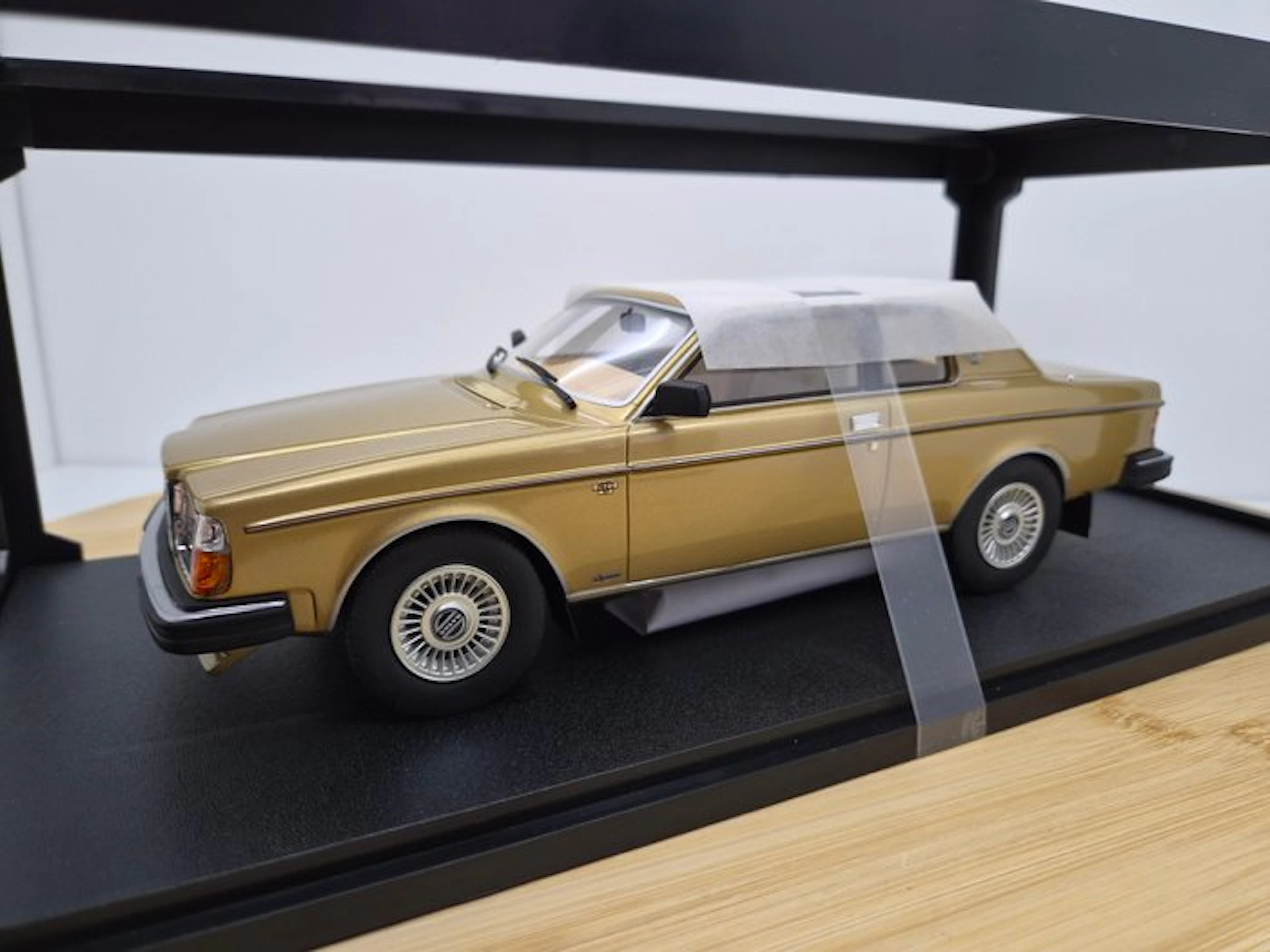 Cult Scale 1:18 - Model car - Volvo 262C Bertone (1977) - 1 of 120 pcs