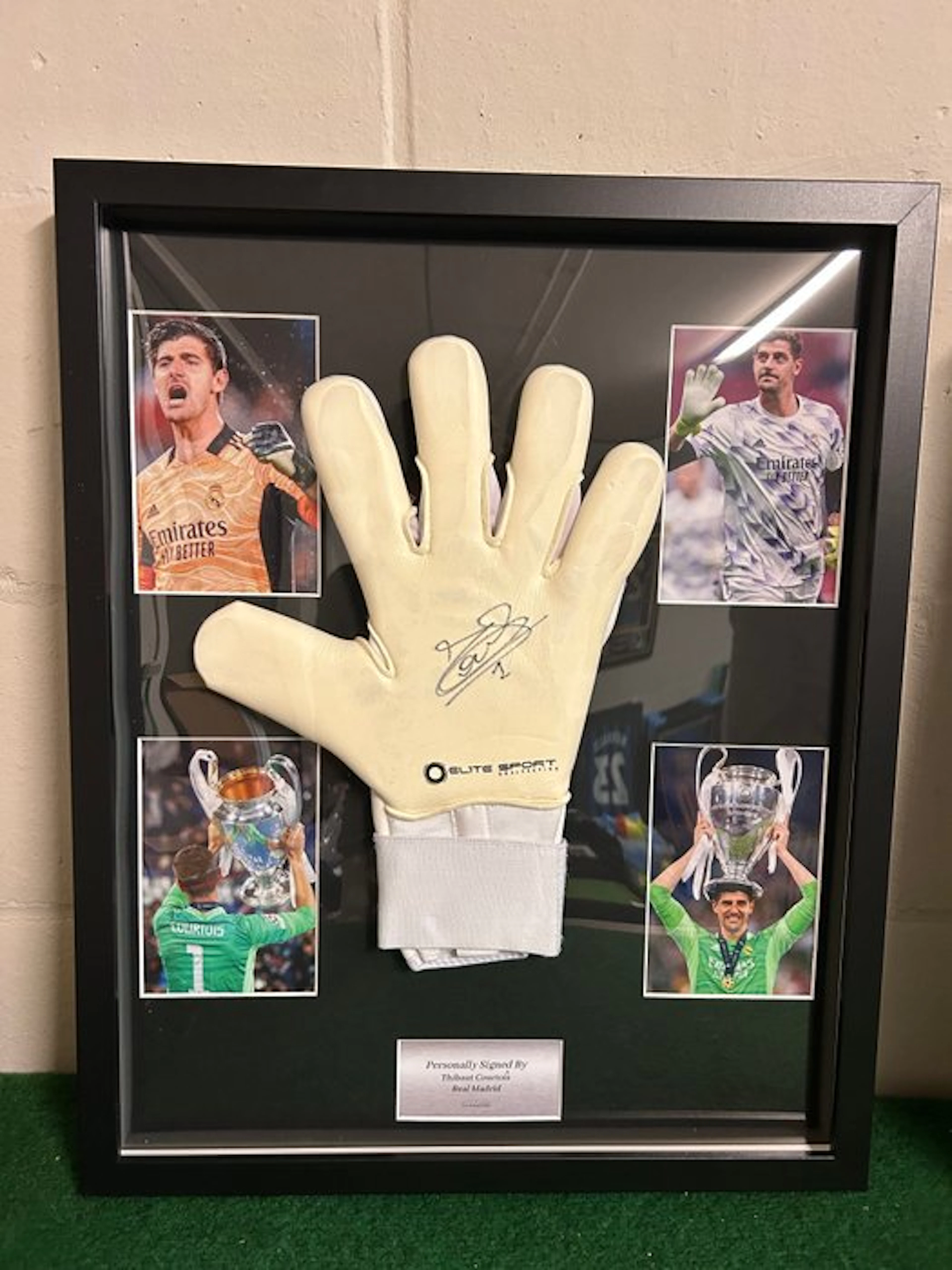 Real Madrid - Spanish Football League - Thibaut Courtois - Goal keeper gloves