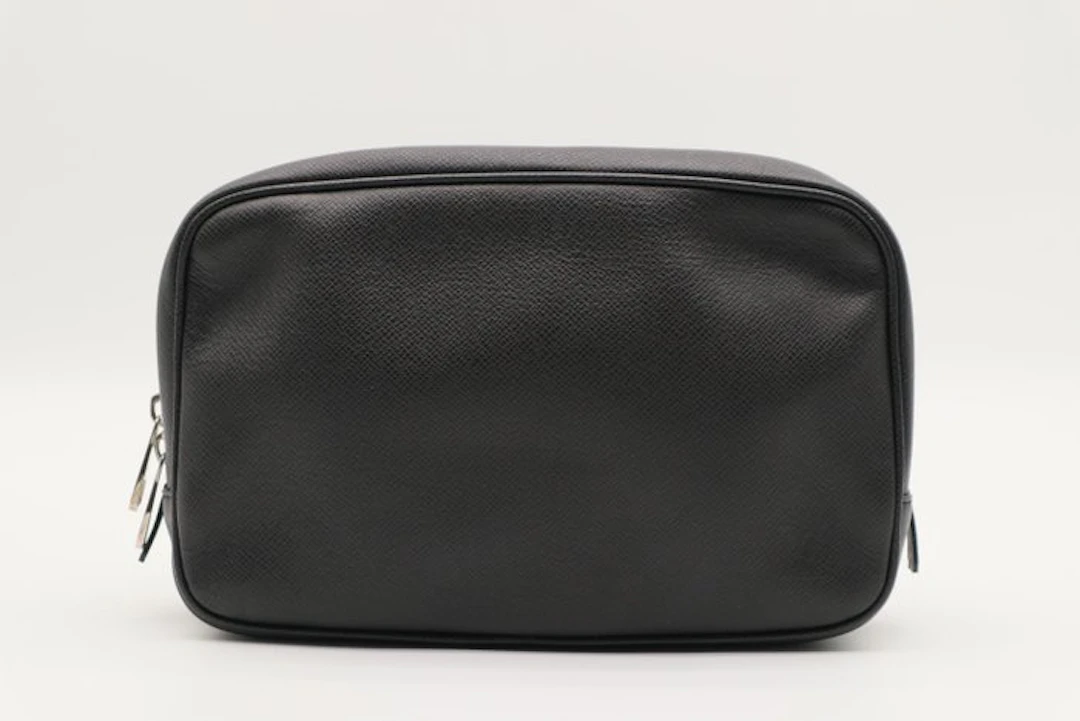 Louis Vuitton - Trousse Taiga - Very Good Condition - Handbag