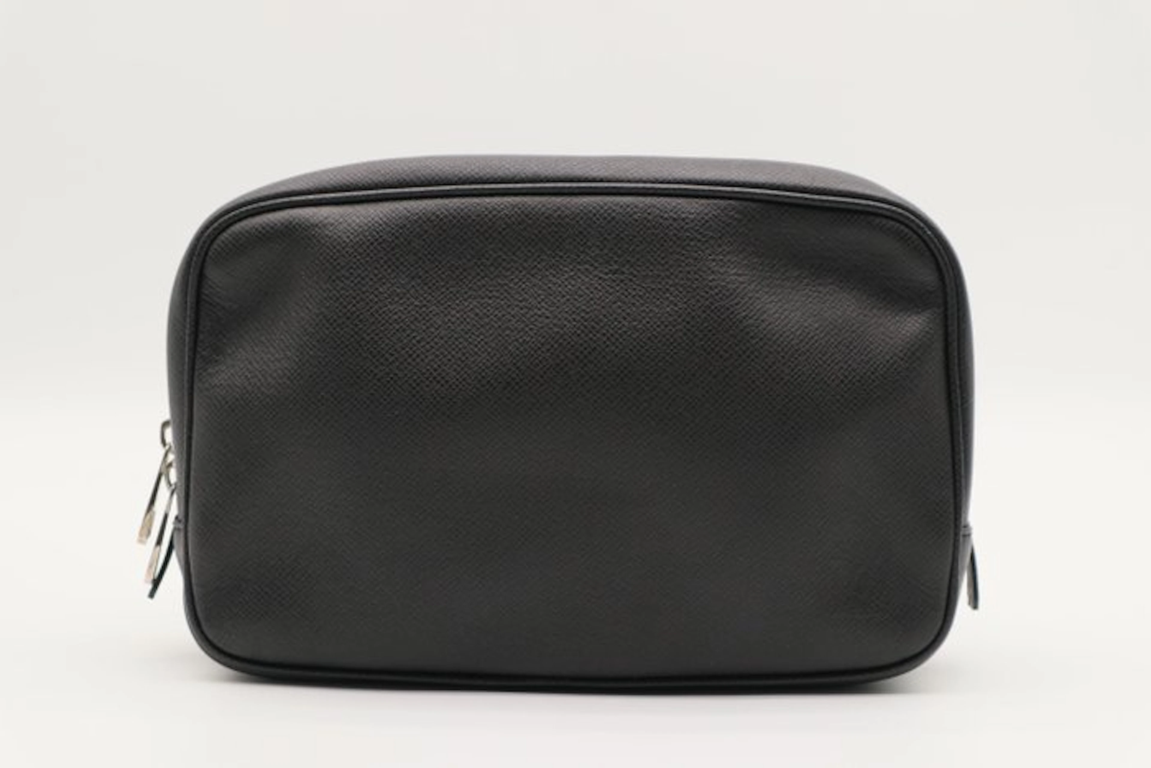 Louis Vuitton - Trousse Taiga - Very Good Condition - Handbag