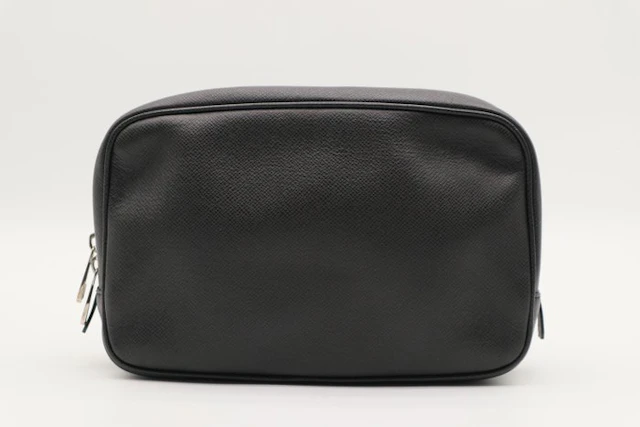 Louis Vuitton - Trousse Taiga - Very Good Condition - Handbag