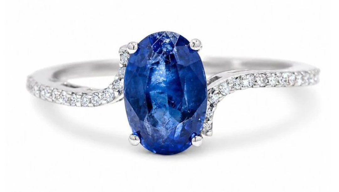 Ring Platinum - 2.08ct. tw. Sapphire - Diamond