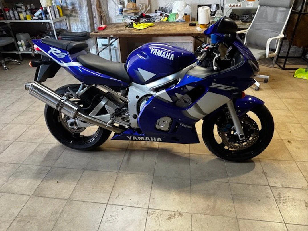 Yamaha - YZF - R6 - 600 cc - 2000
