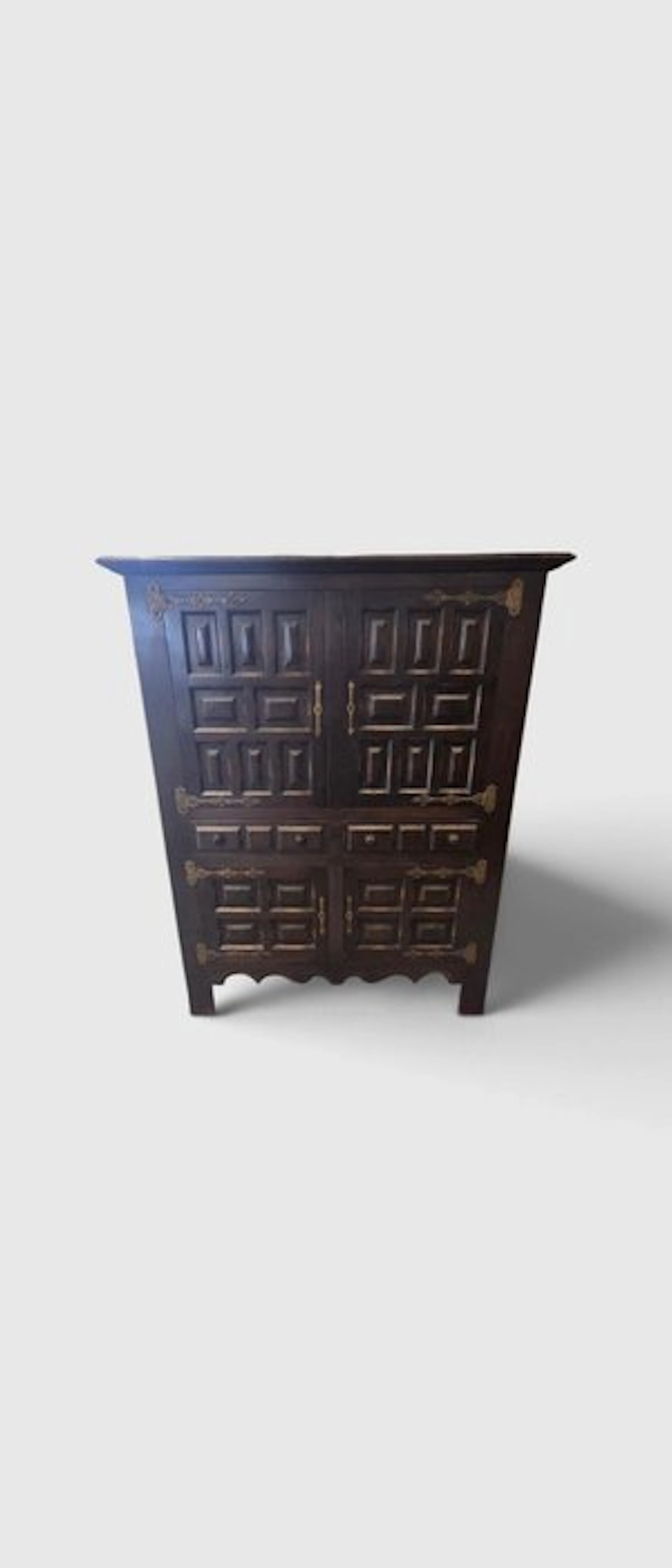 Cabinet on stand - Walnut - Grand Baroque cabinet.