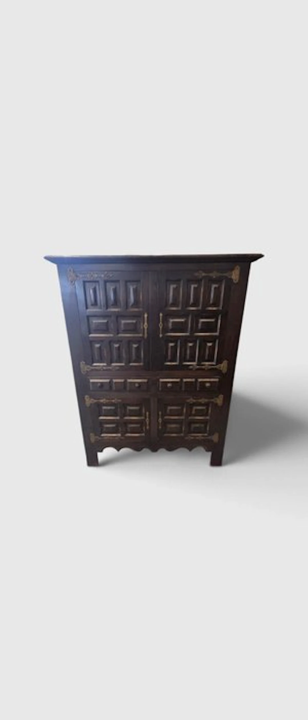 Cabinet on stand - Walnut - Grand Baroque cabinet.