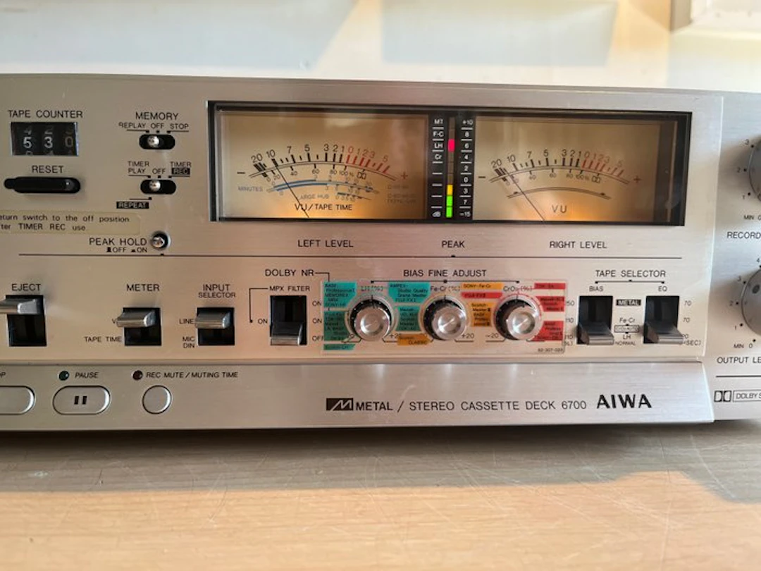 Aiwa - 6700 Cassette recorder-player