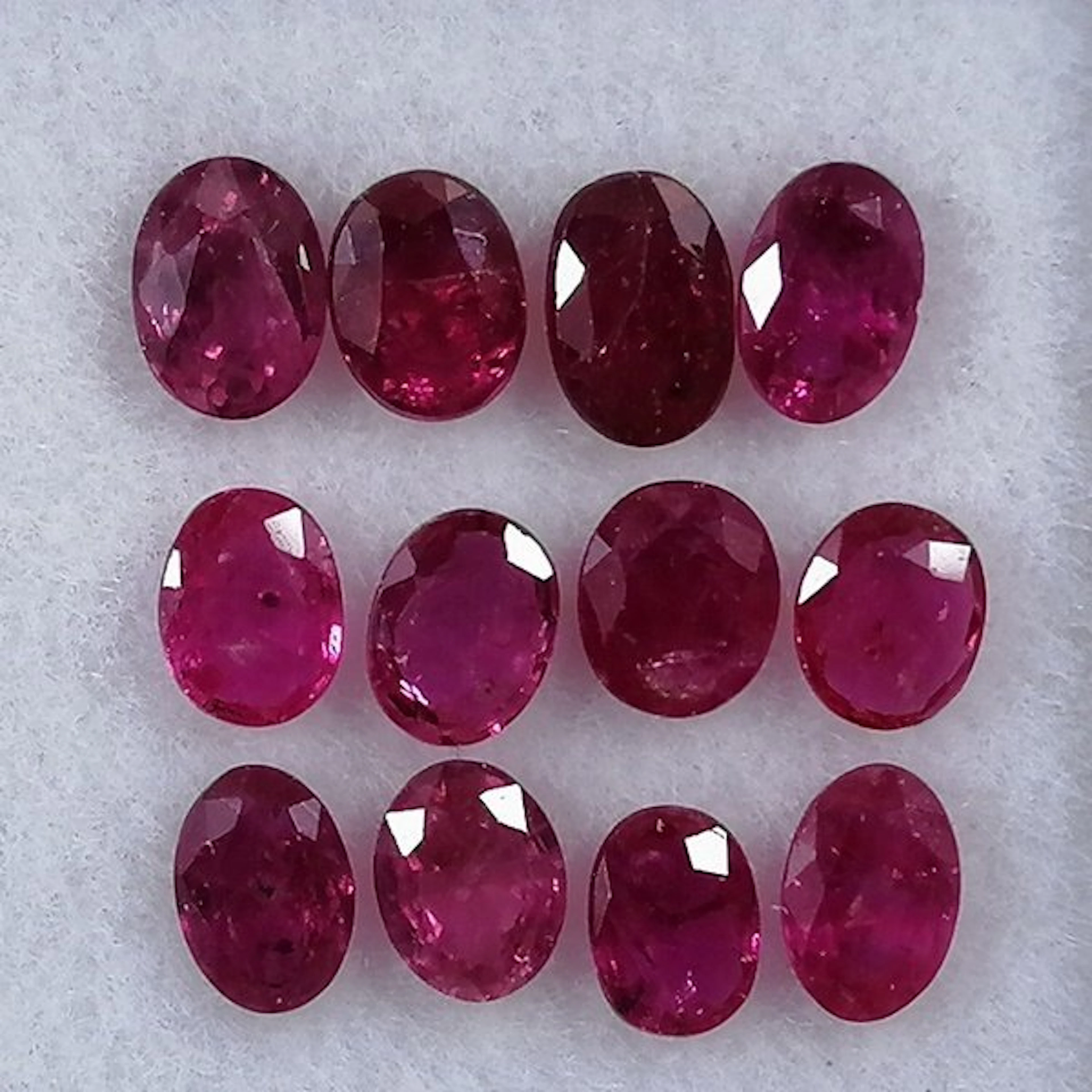 12 pcs Red Ruby - 2.26 ct - Instituto Gemólogico Español (IGE)