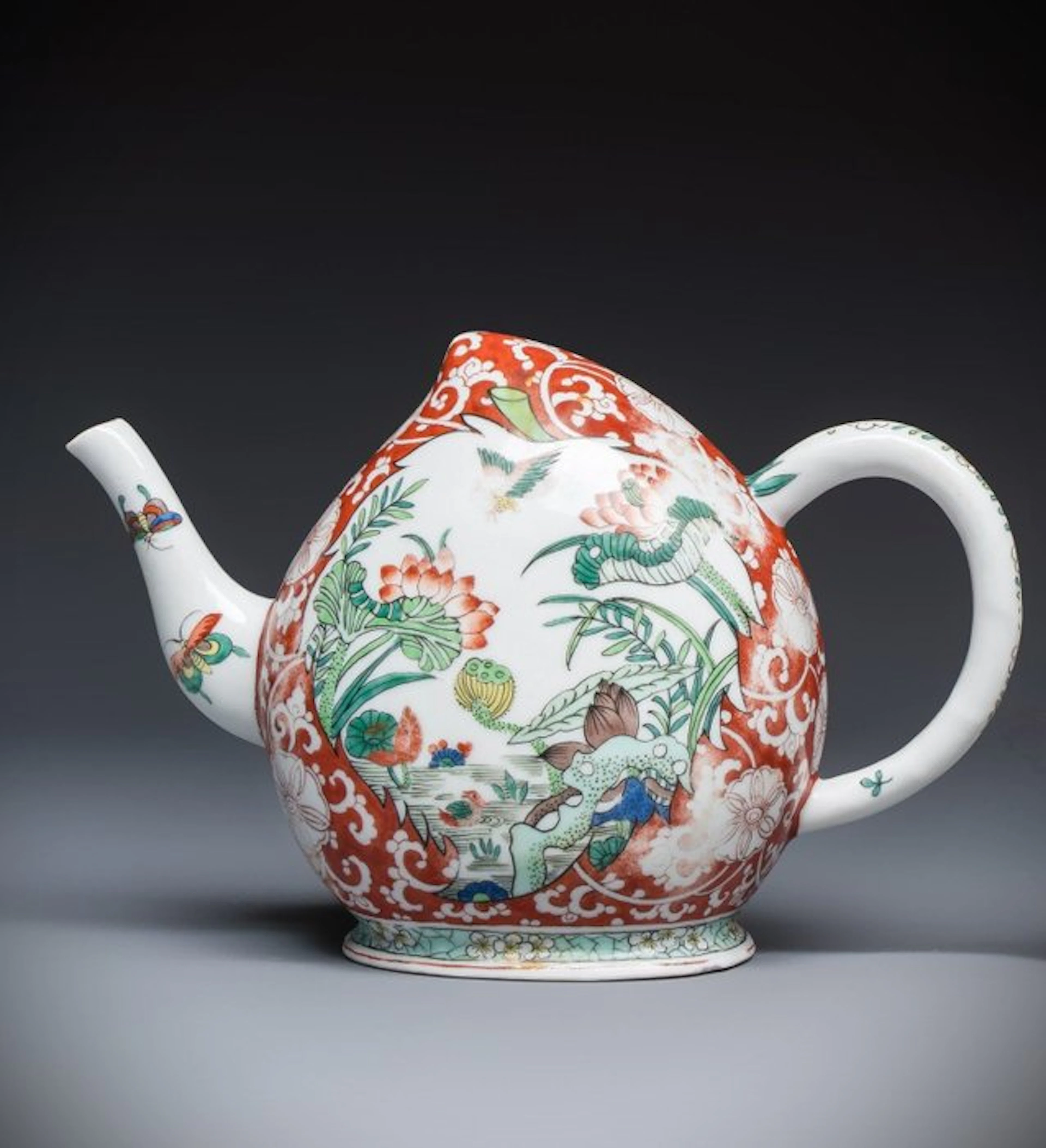NO RESERVE - ANTIQUE CORAL GROUND FAMILLE VERTE CADOGAN TEAPOT