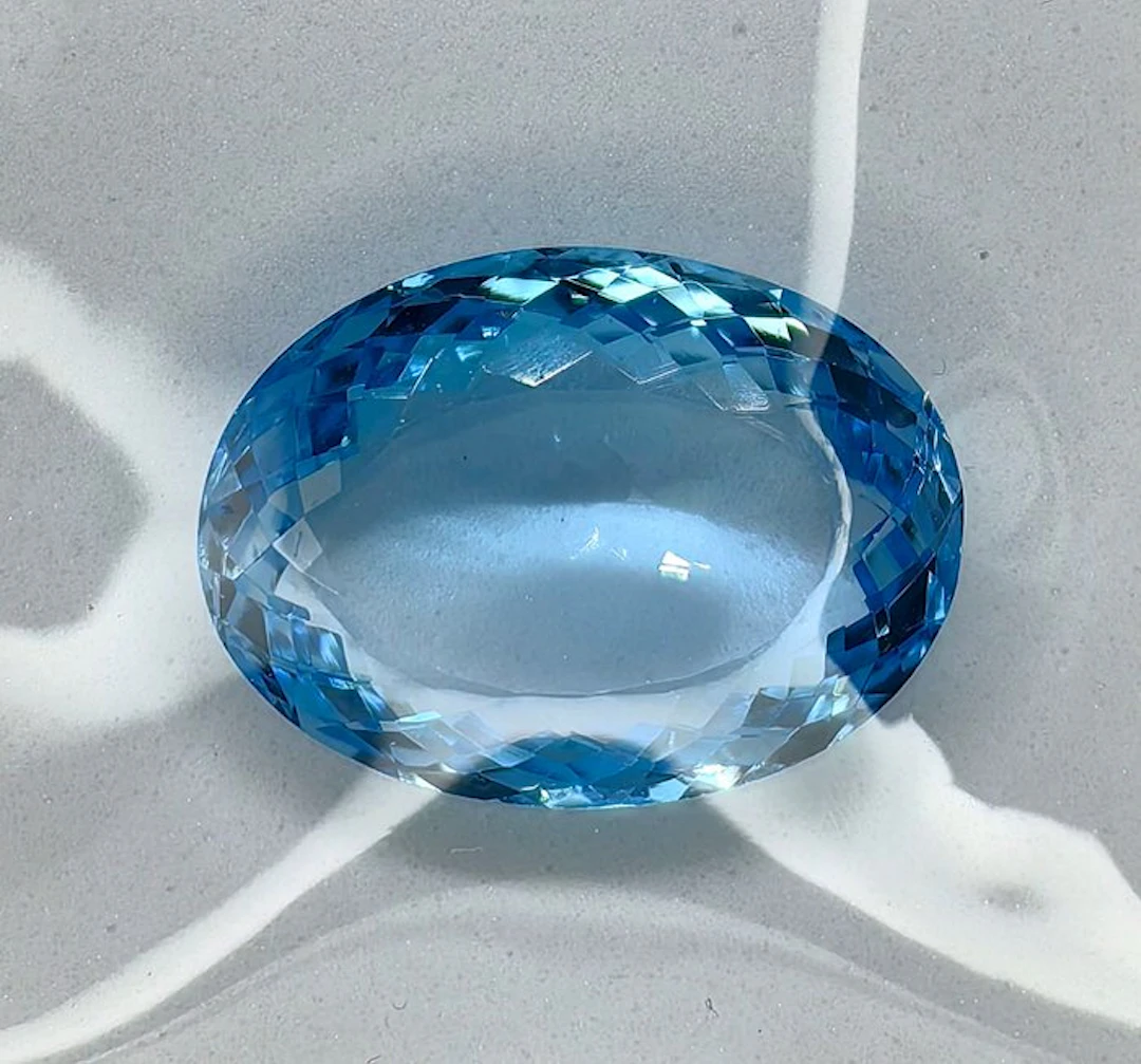 No reserve price Blue Topaz - 24.71 ct - Instituto Gemólogico Español (IGE)
