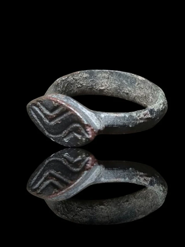 Viking Era Stunning Bronze Njord Seal Ring (No reserve price)