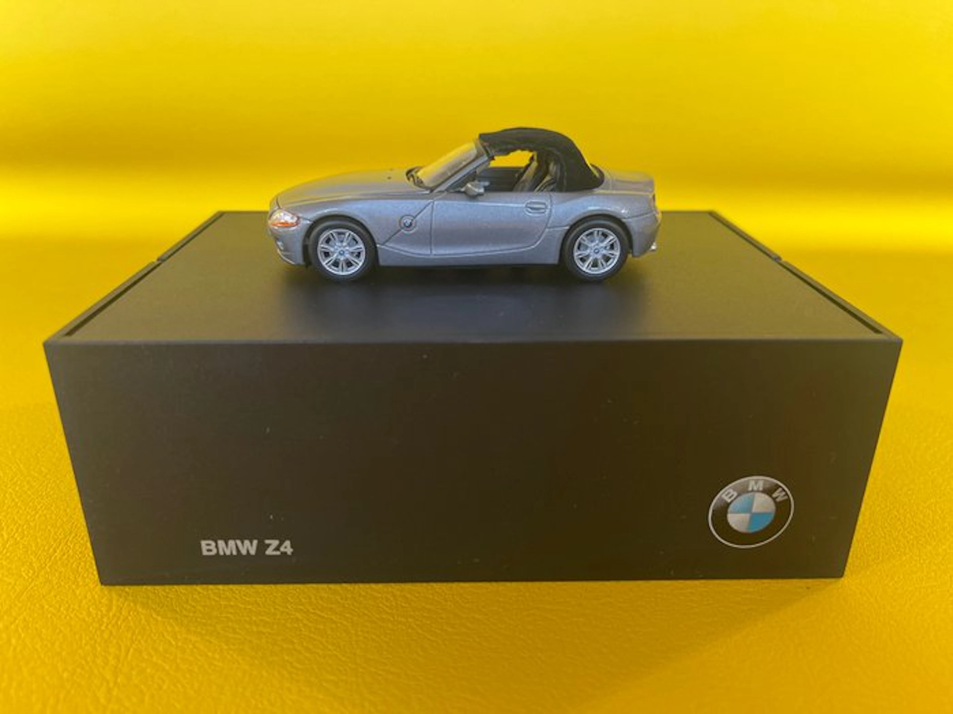 MiniChamps 1:43 - Model convertible car - BMW Z4
