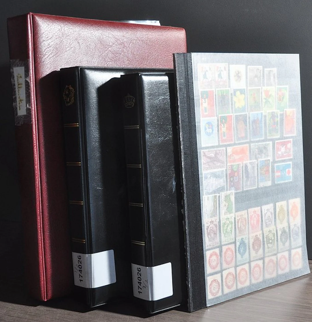 Liechtenstein - Collection in stockbooks and albums