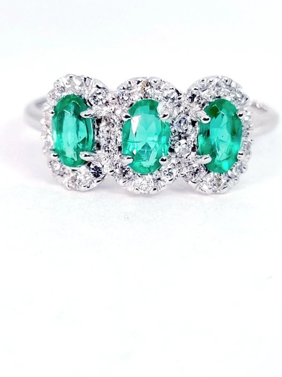 Ring - 18 kt. White gold Emerald - Diamond