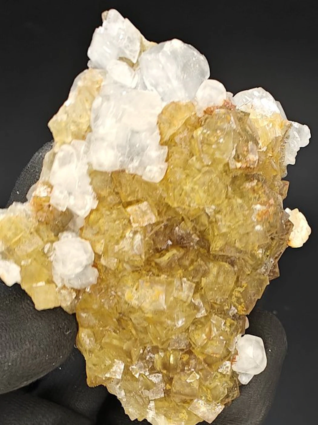Fluorite & Calcite Crystal - Height: 8 cm - Width: 7 cm- 208 g