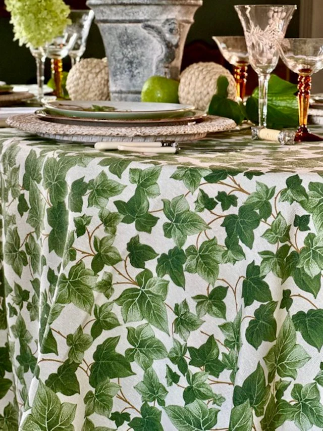 Botanical-printed tablecloth for large tables