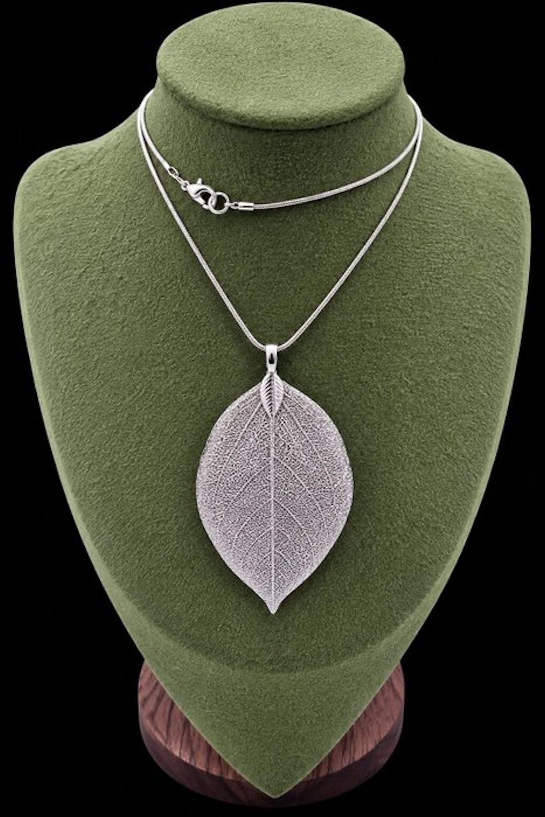 Exquisite Leaf Pendant in 925 Silver - Pendant - Pendant