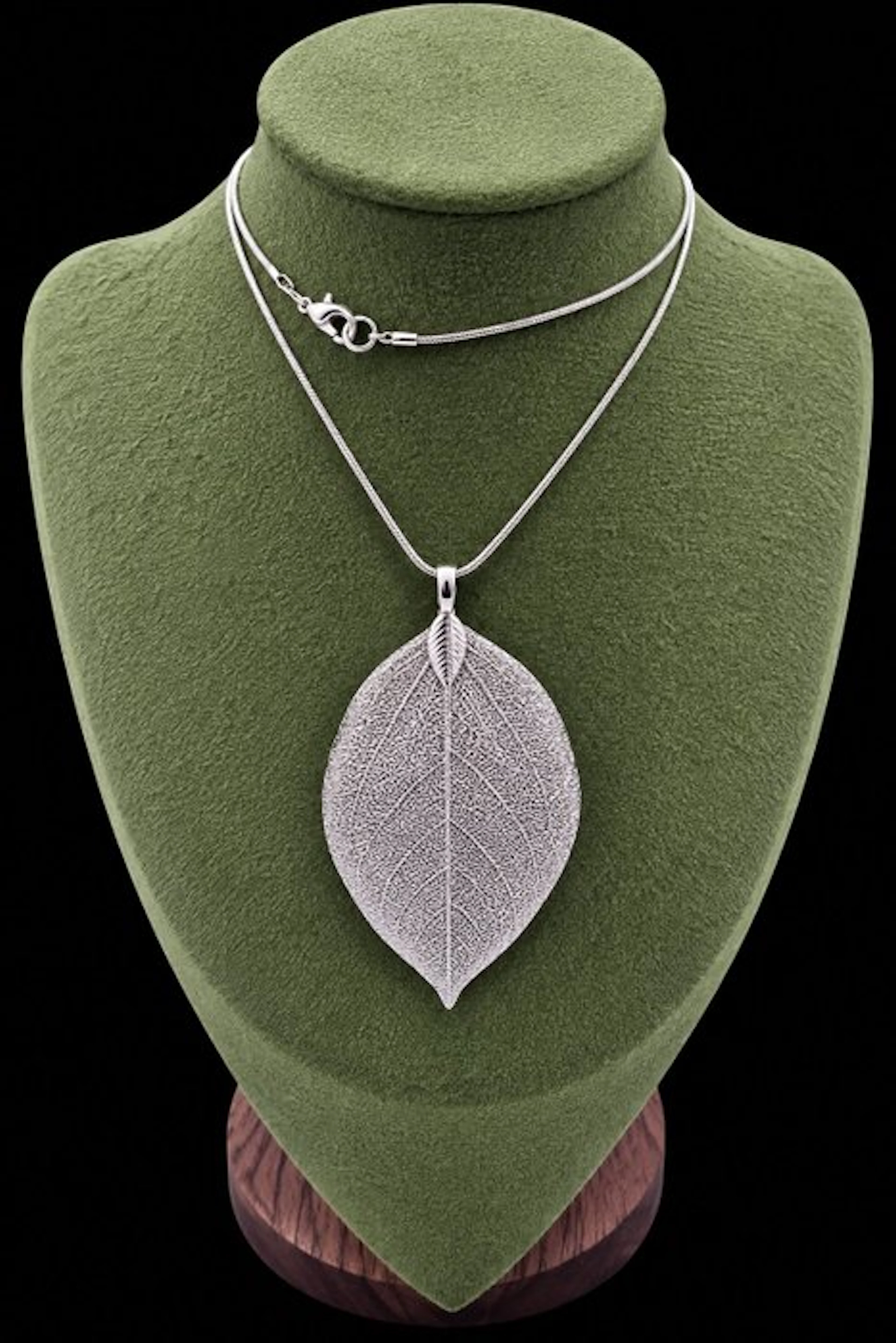 Exquisite Leaf Pendant in 925 Silver - Pendant - Pendant