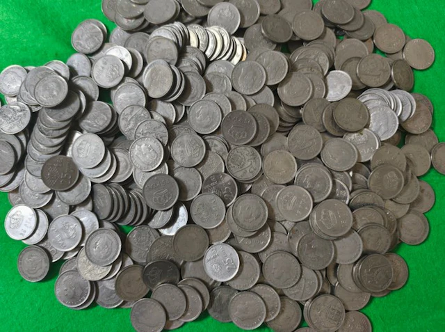 Spain 4 kilograms of 25-peseta coins, Era 1900-2000.. (No reserve price)