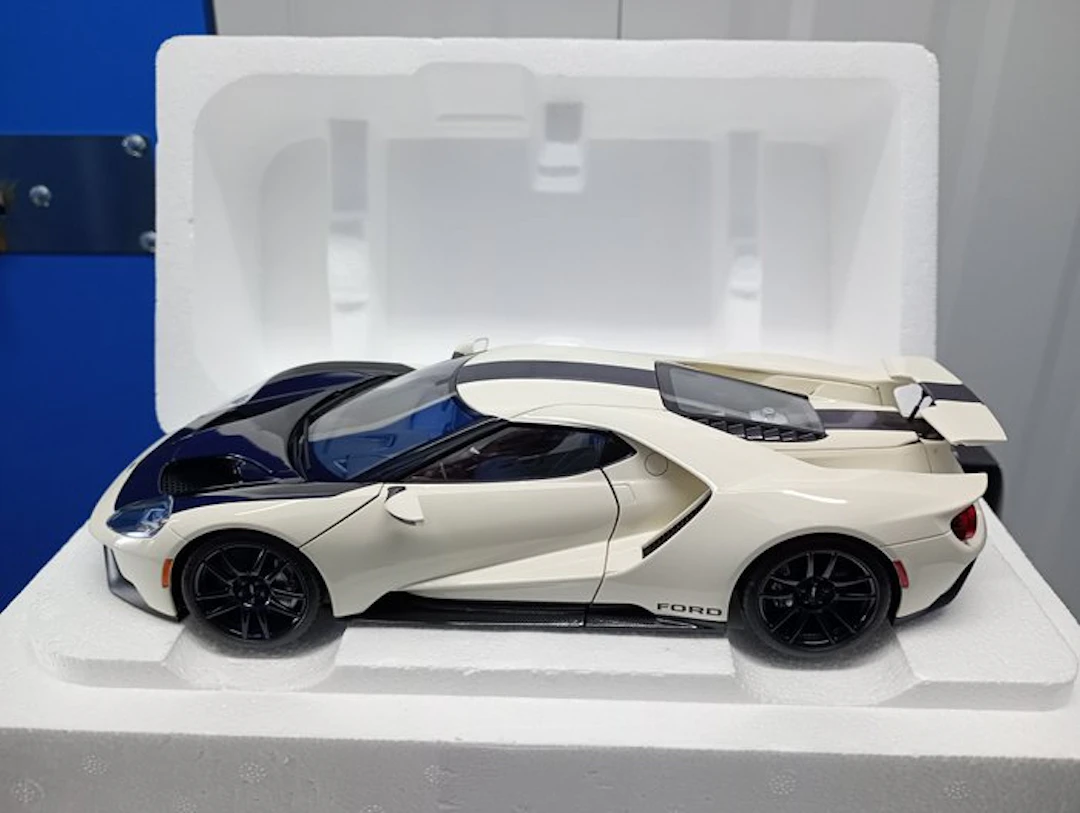 Autoart 1:18 - Model sports car - Ford GT Heritage...