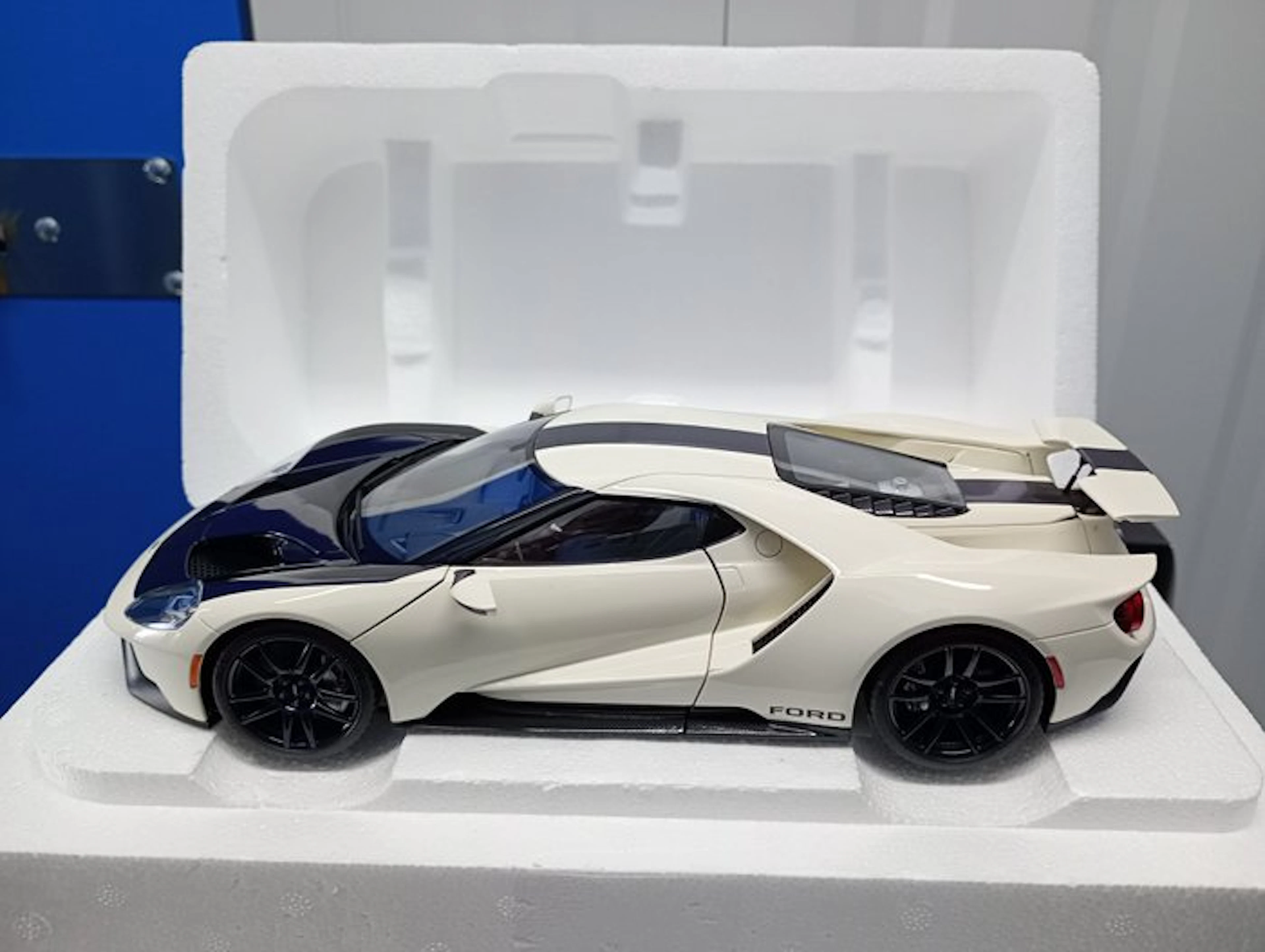 Autoart 1:18 - Model sports car - Ford GT Heritage...