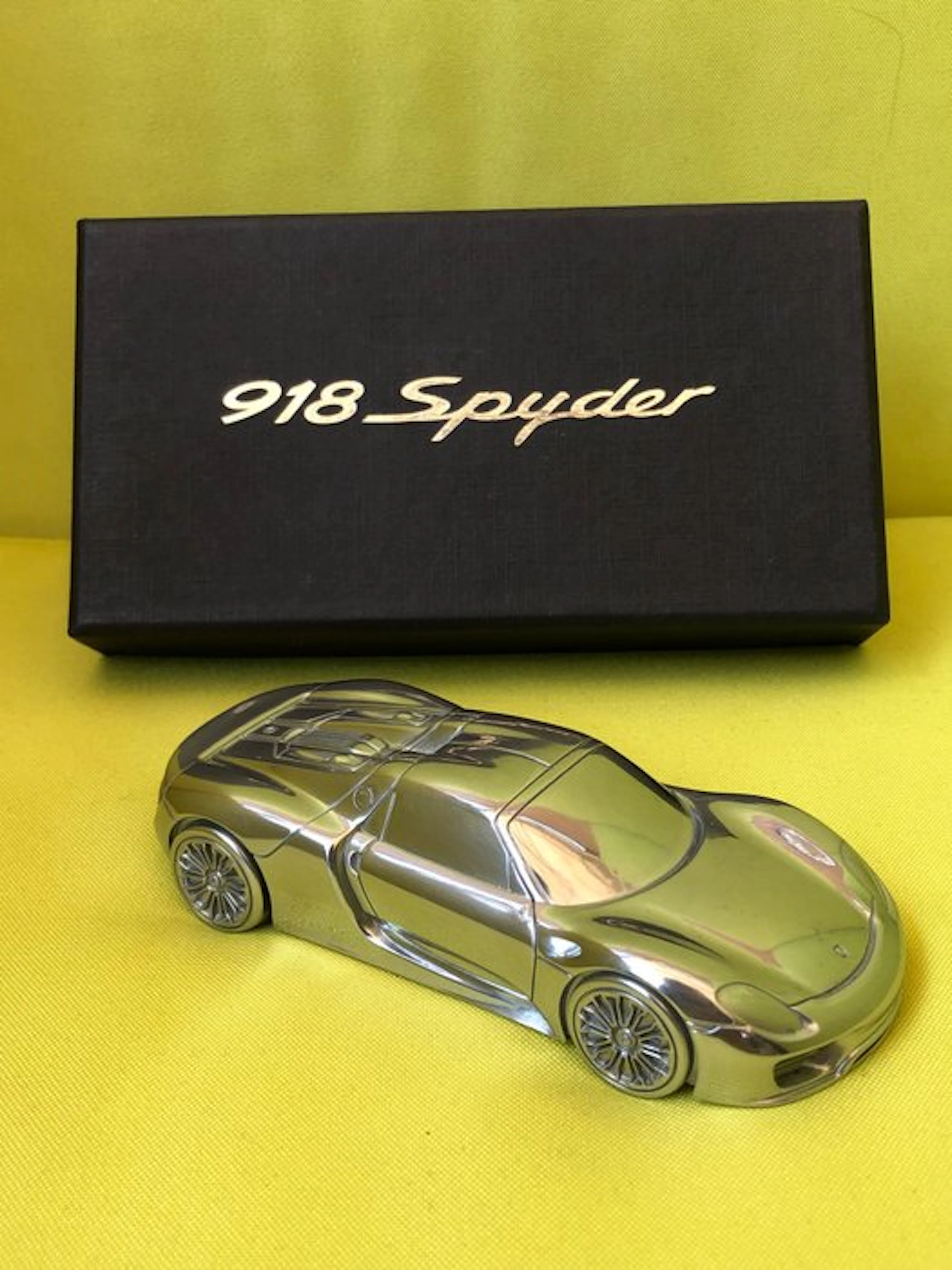 Porsche 918 Spyder Employee edition Paperweight - Porsche