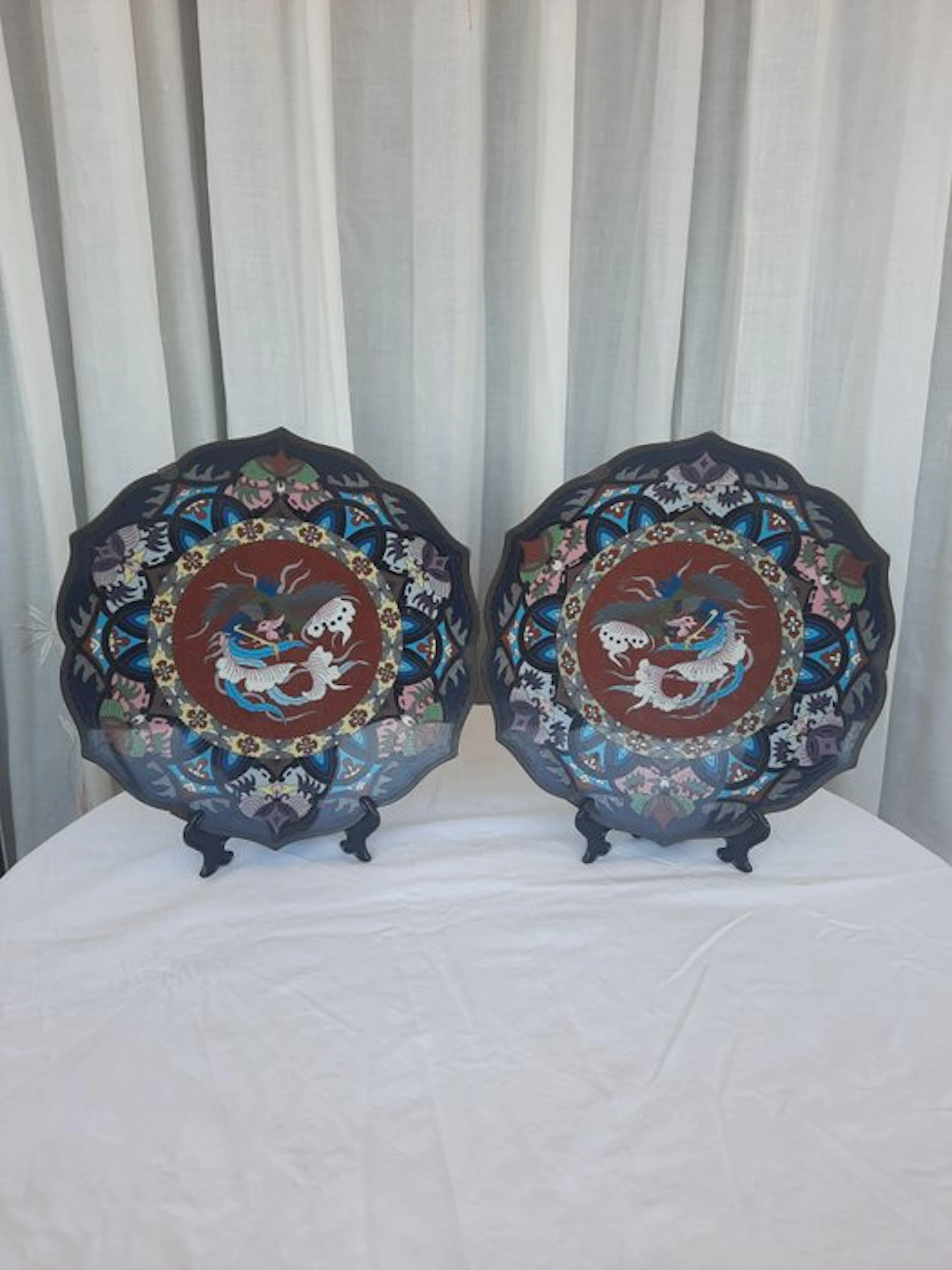 Plate (2) - Bronze, Enamel - Pair of cloisonné, 25 cm