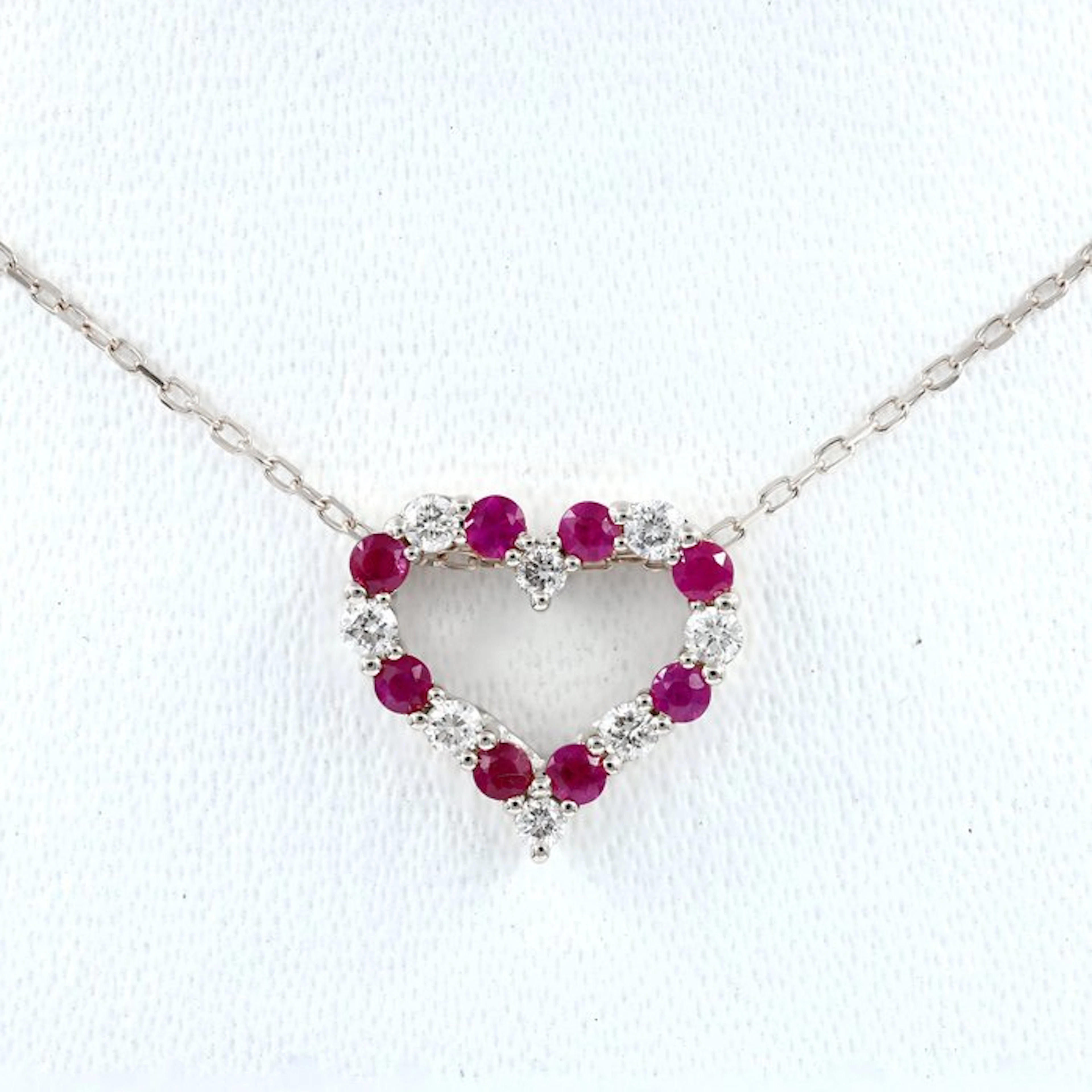 Necklace with pendant - 14 kt. White gold - 0.62ct. tw. Ruby - Diamond