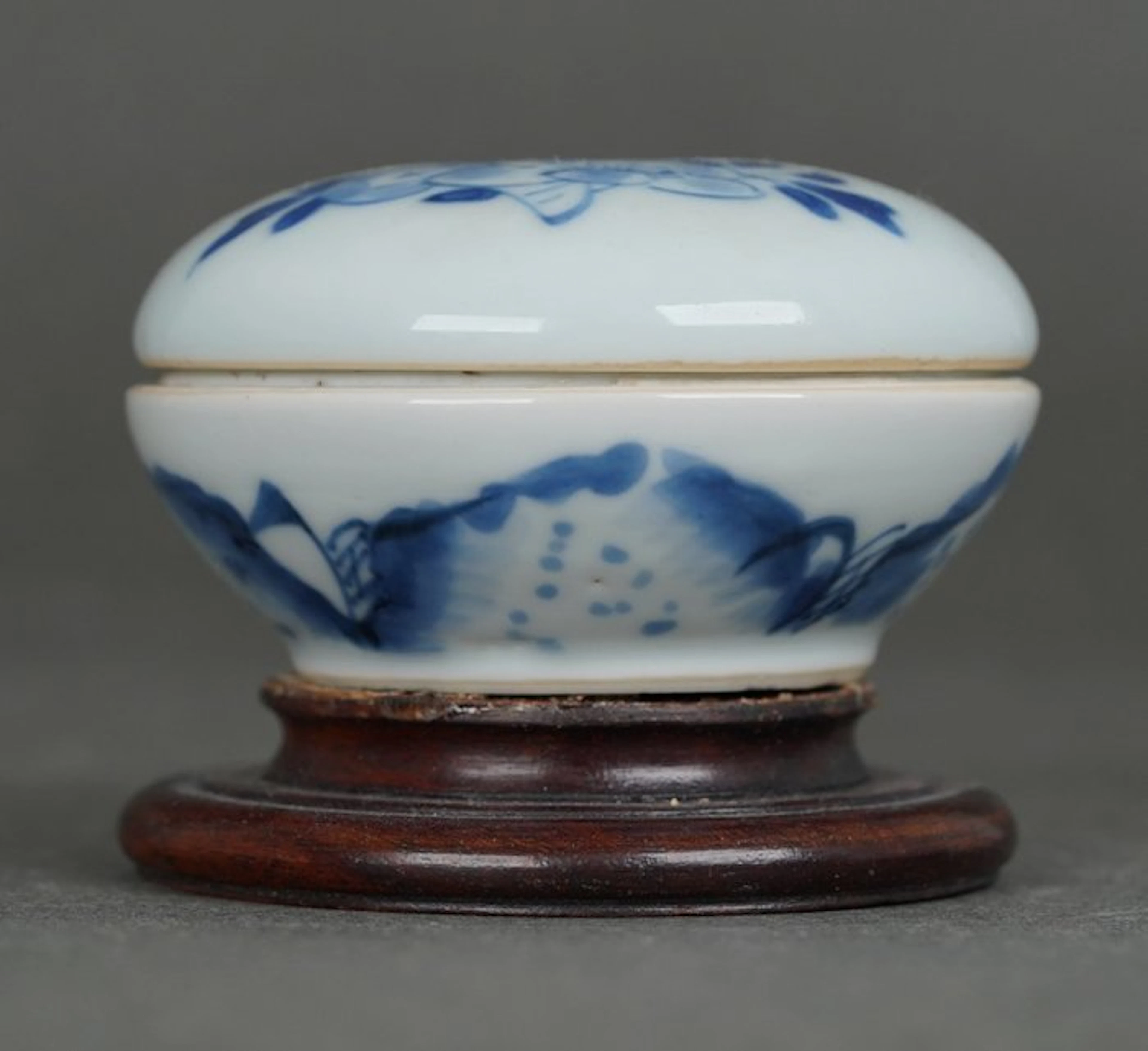 Kangxi, 17th Century - Box - Porcelain - Fine Camelia Wax Seal Box