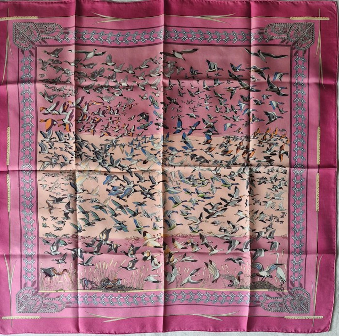 Hermès - LIBRES COMME L'AIR by Annie Faivre. Recherché - Foulard