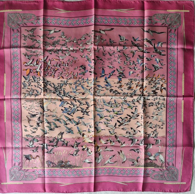 Hermès - LIBRES COMME L'AIR by Annie Faivre. Recherché - Foulard