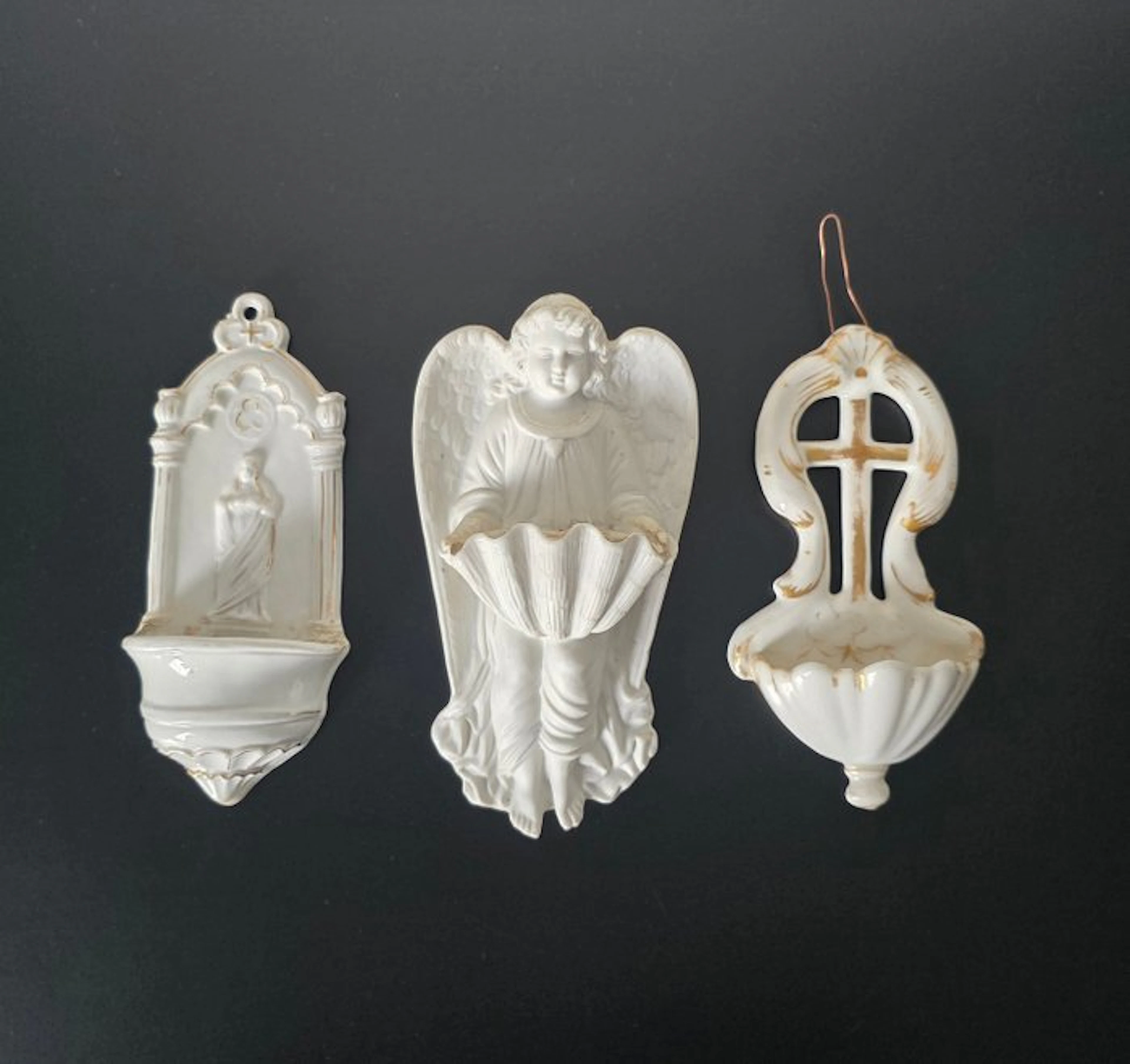 Holy water font (3) - Gedetailleerd Wijwatervat Antiek - 3 stuks