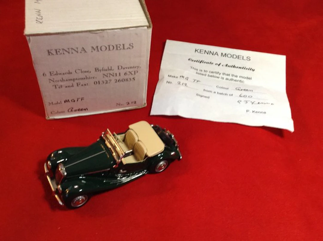 Kenna Models - made in England 1:43 - Model sports car - M.G