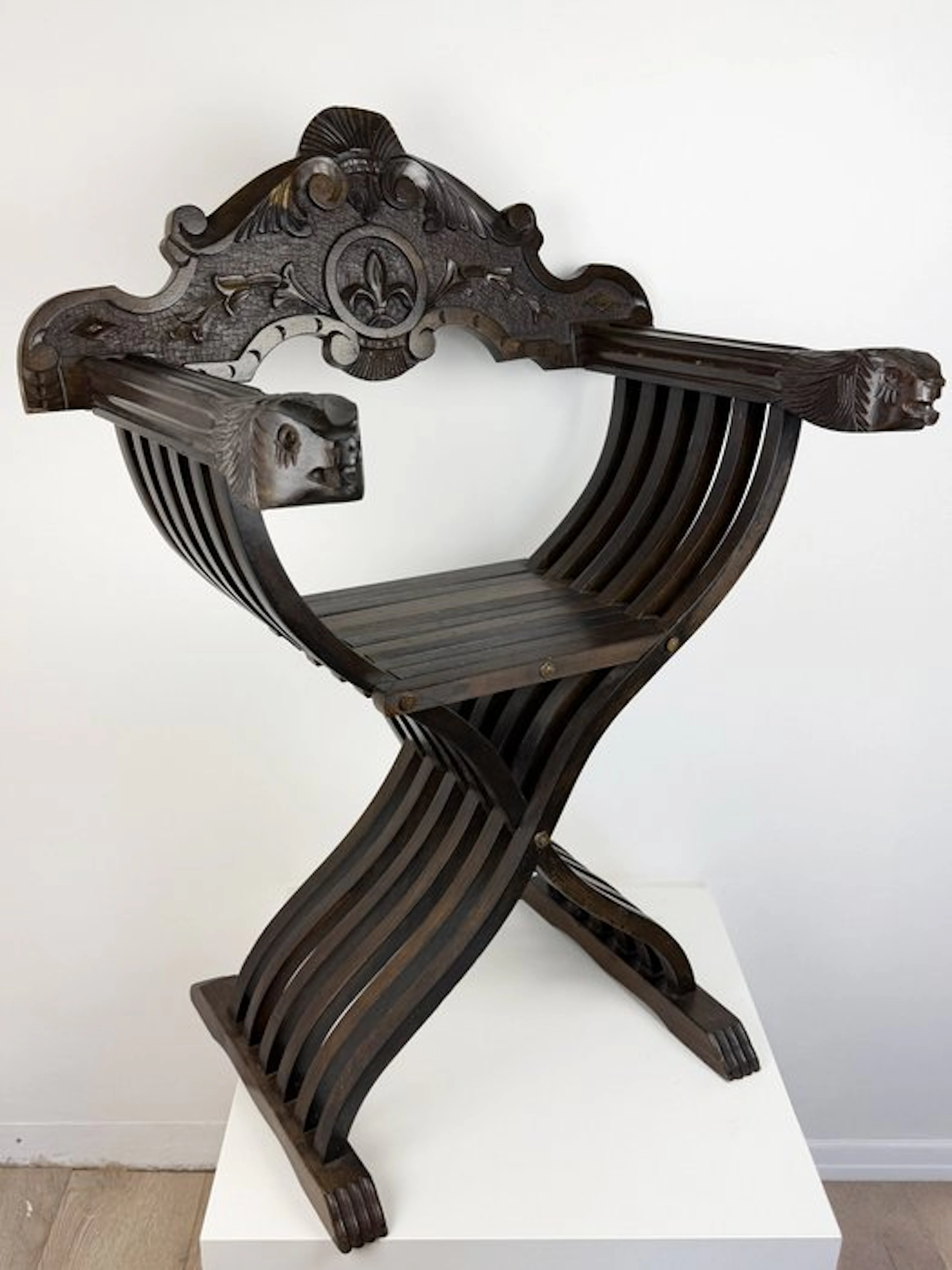 Chair - Wood - Antique Savonarola Chair