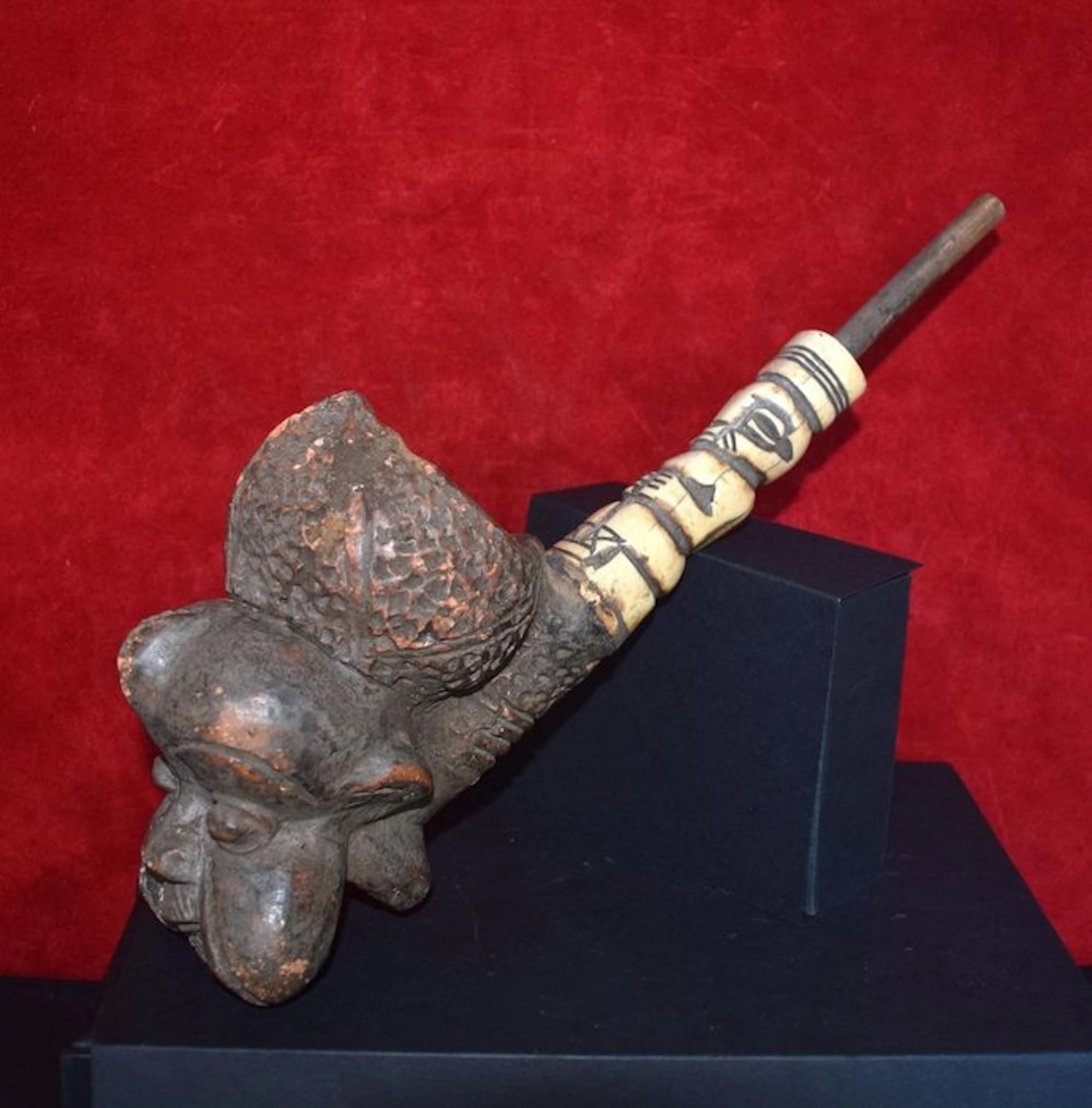 Traditional BAMOUN royal pipe in terracotta and carved camel bone