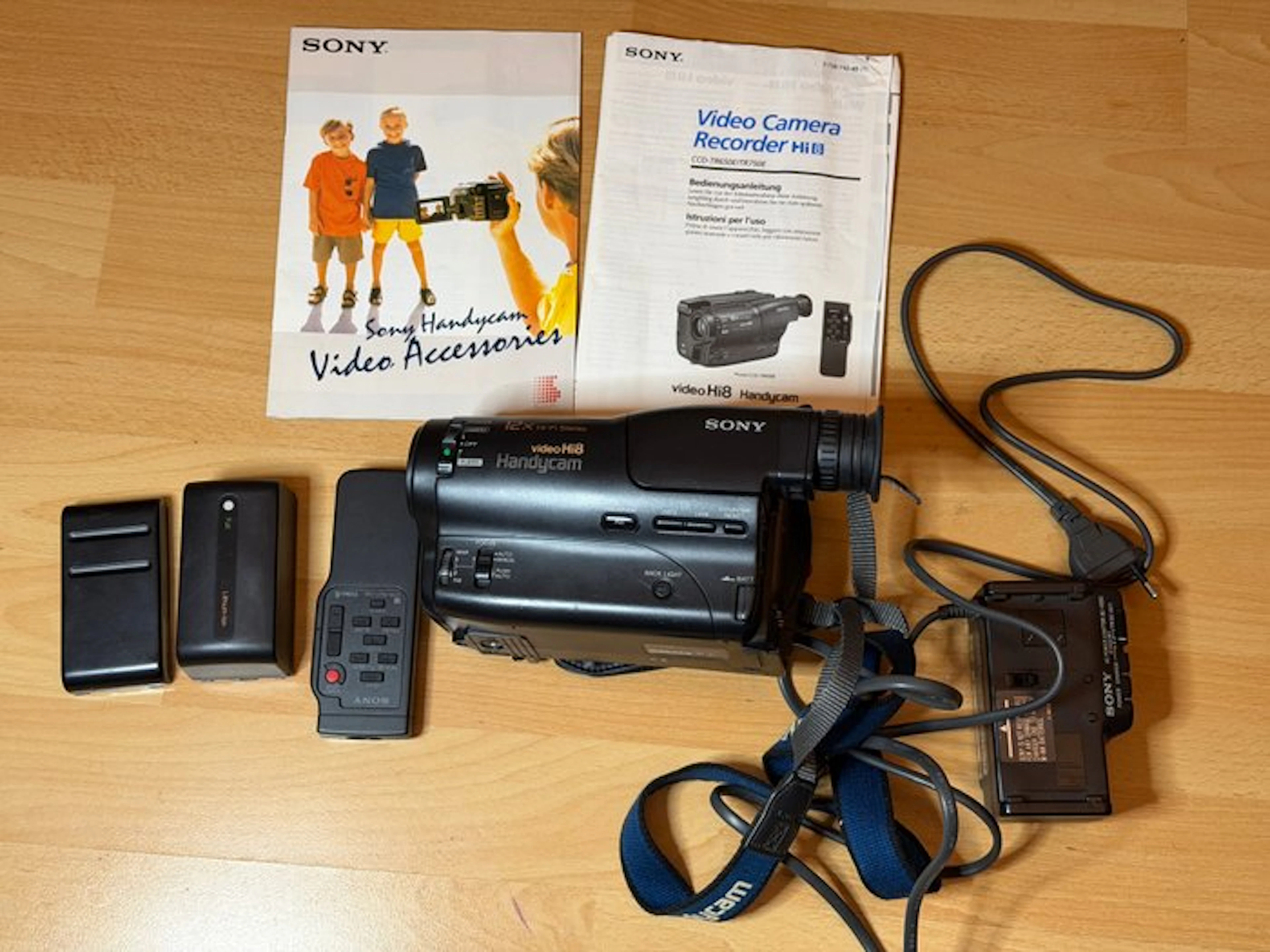 Sony CCD-TR650E Video8 camera