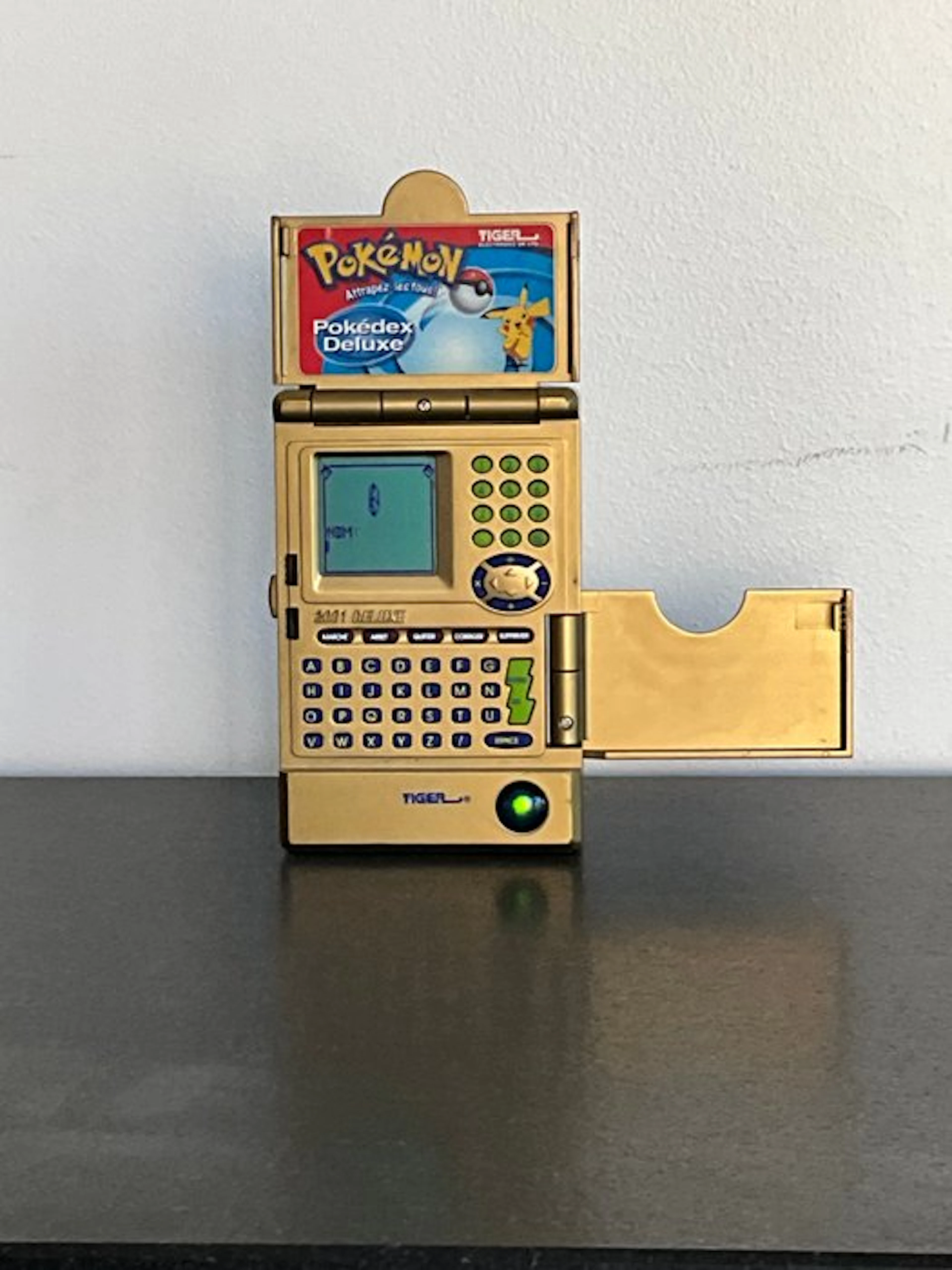 Tiger Pokemon Pokedex Deluxe 2001 Gold Edition