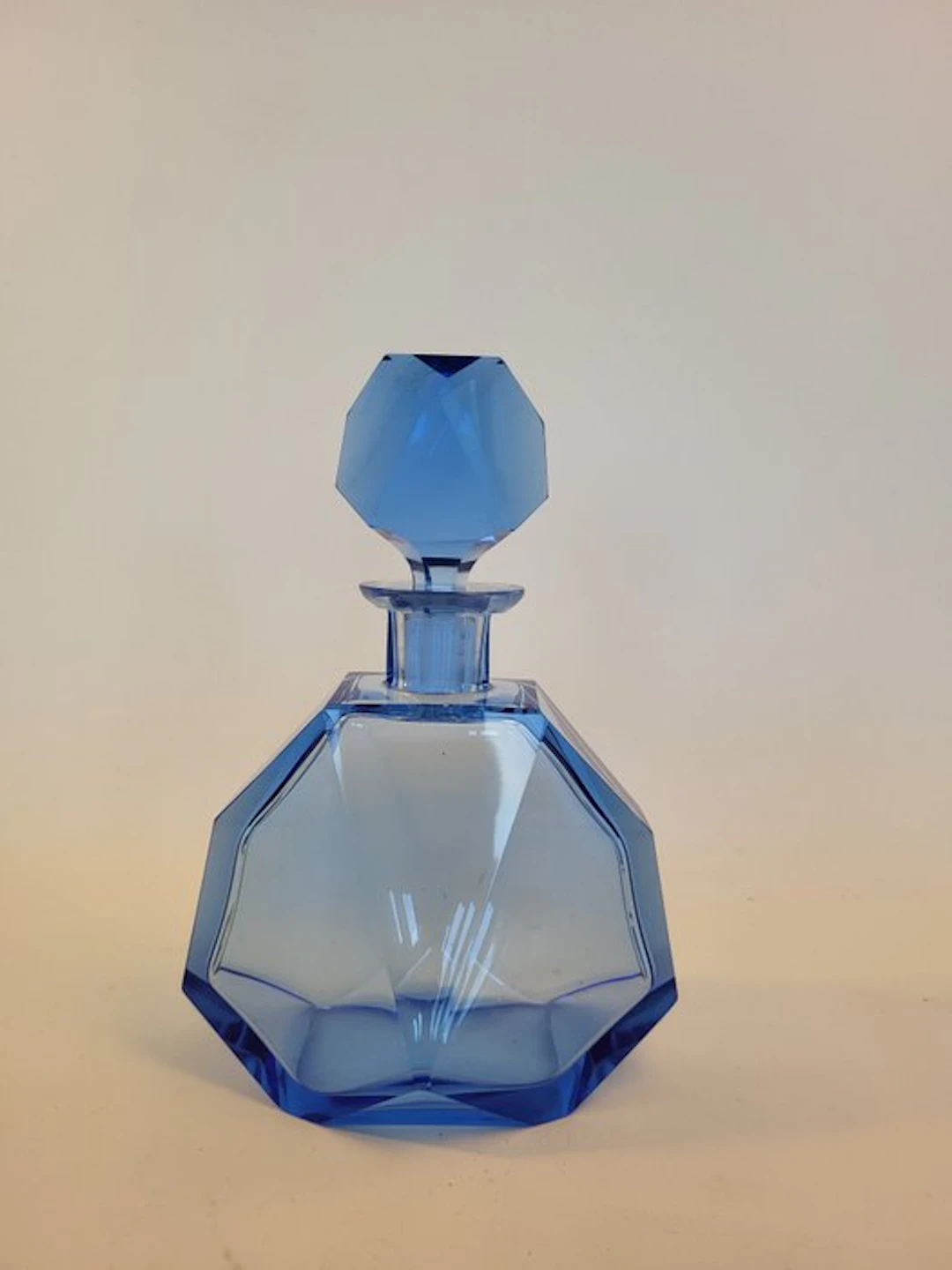Böhmische Art-déco-Likörkaraffe aus blauem Glas, um 1930 - Carafe - Glass